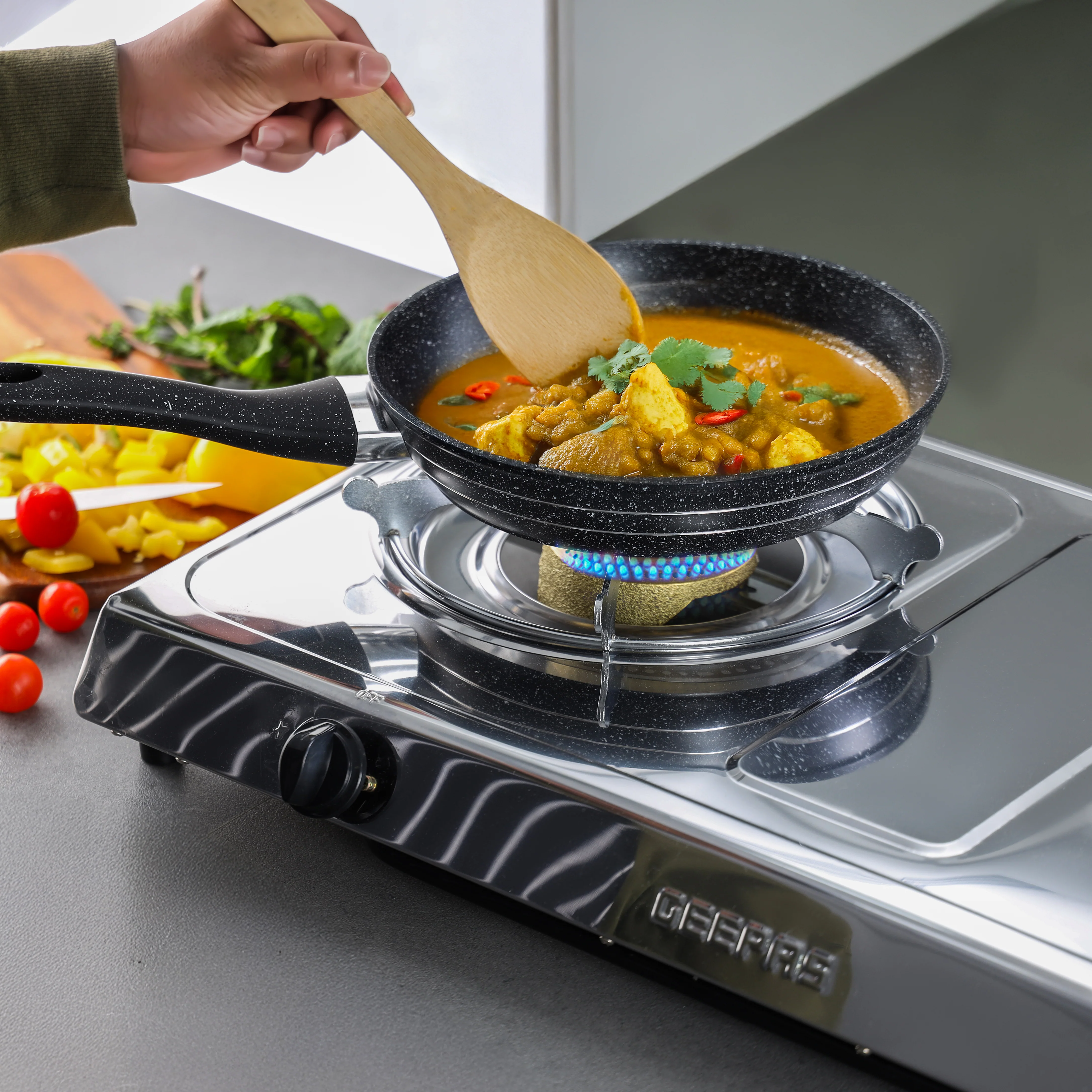 Geepas Stainless Steel Gas Cooker GK679 | Cast Iron Burners| Automatic Ignition| Gas Saving Technology| Durable Body & Efficient Heat Distribution for Daily Cooking - Image 7