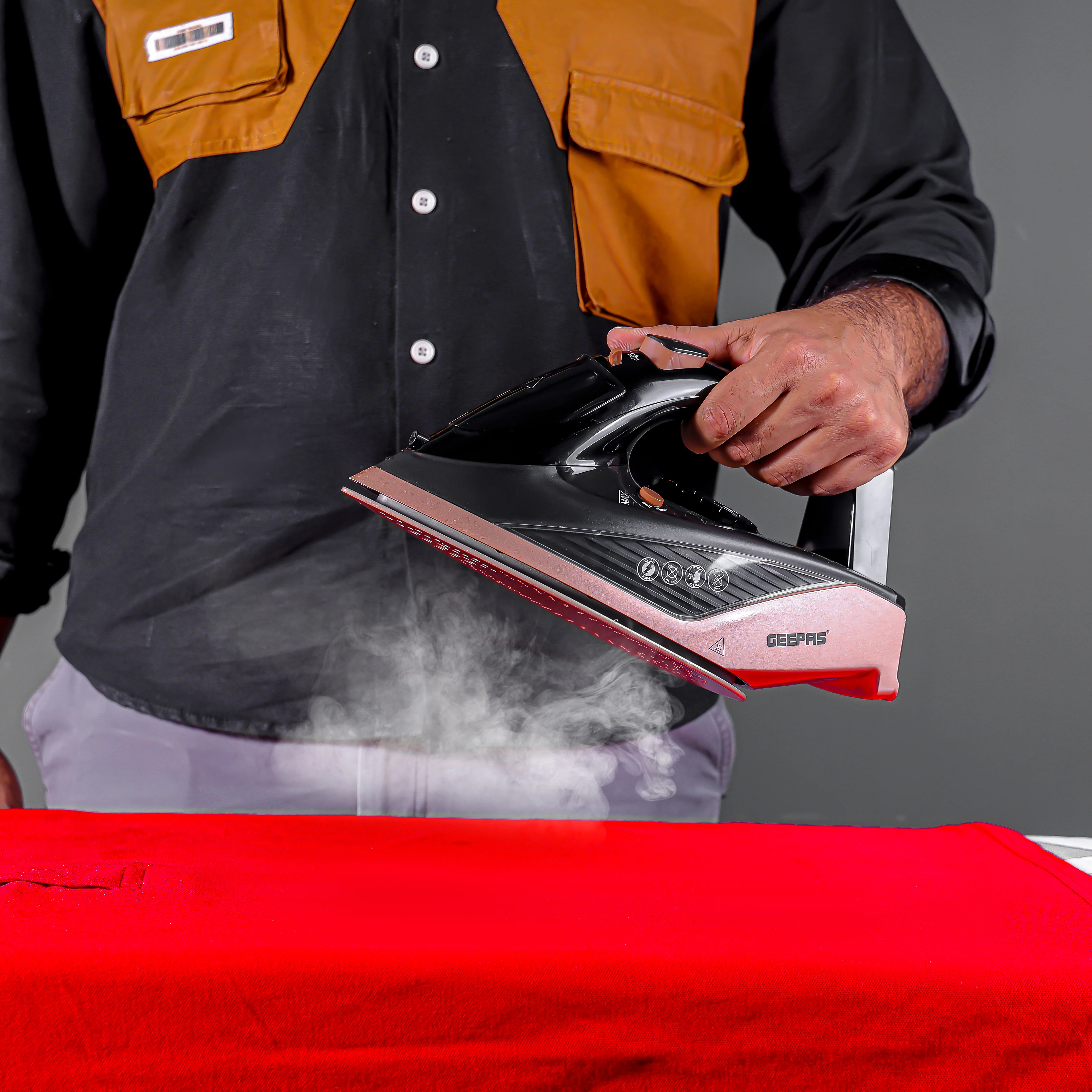 Geepas Steam Iron- GSI7785 Cord and Cordless Use,Ceramic-Coated Soleplate and Self-Cleaning Function, 350 ml Water Tank, Suitable for All Kinds of Fabric, 2200 W Power,2 Years Warranty, Rose Gold and Black - Image 4