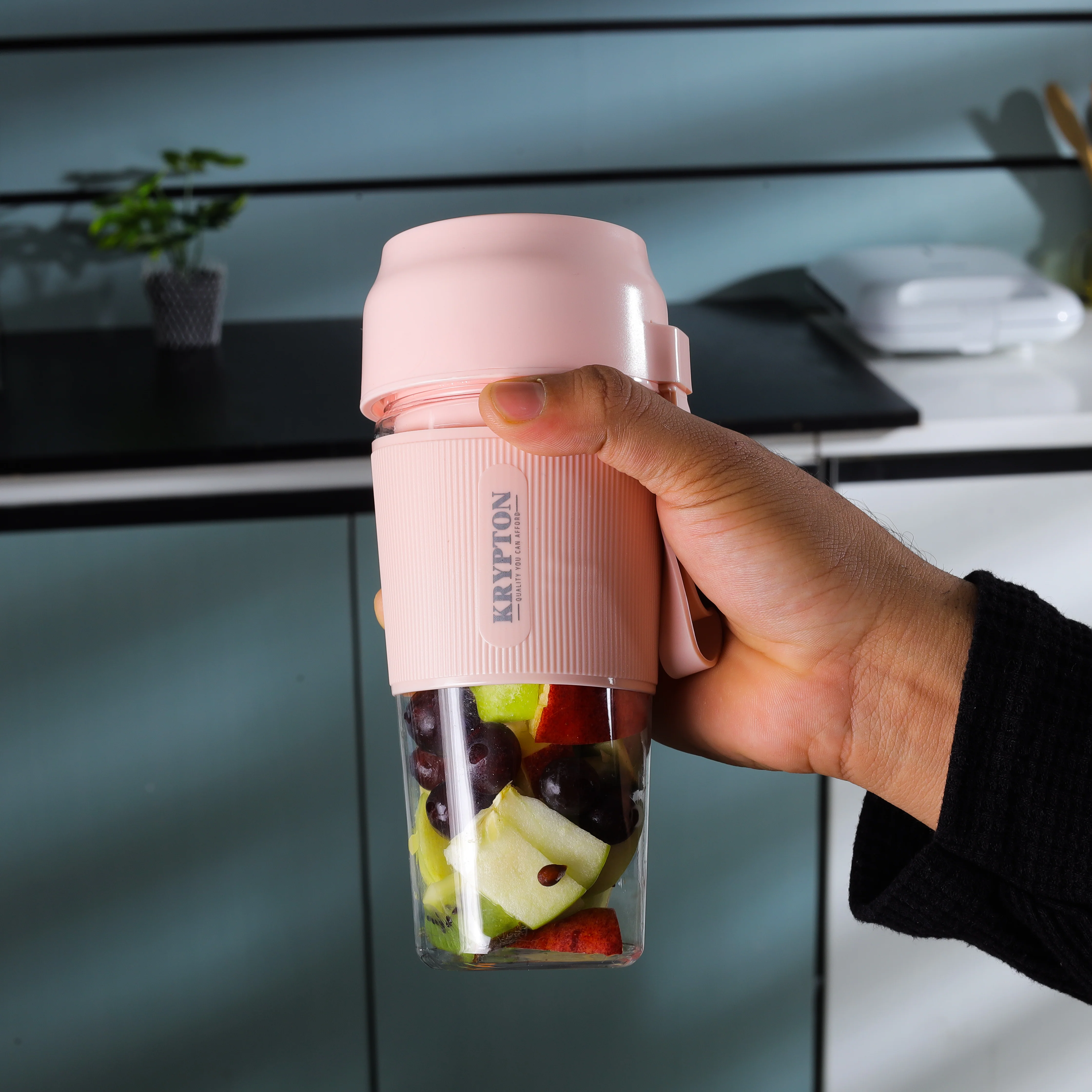 Krypton KNB6344 Rechargeable Portable Juicer 300ml | USB Blender with 50W High-Speed Motor & Safety Lock System| Lithium Battery, Compact Design for Smoothies Anywhere| - Image 3
