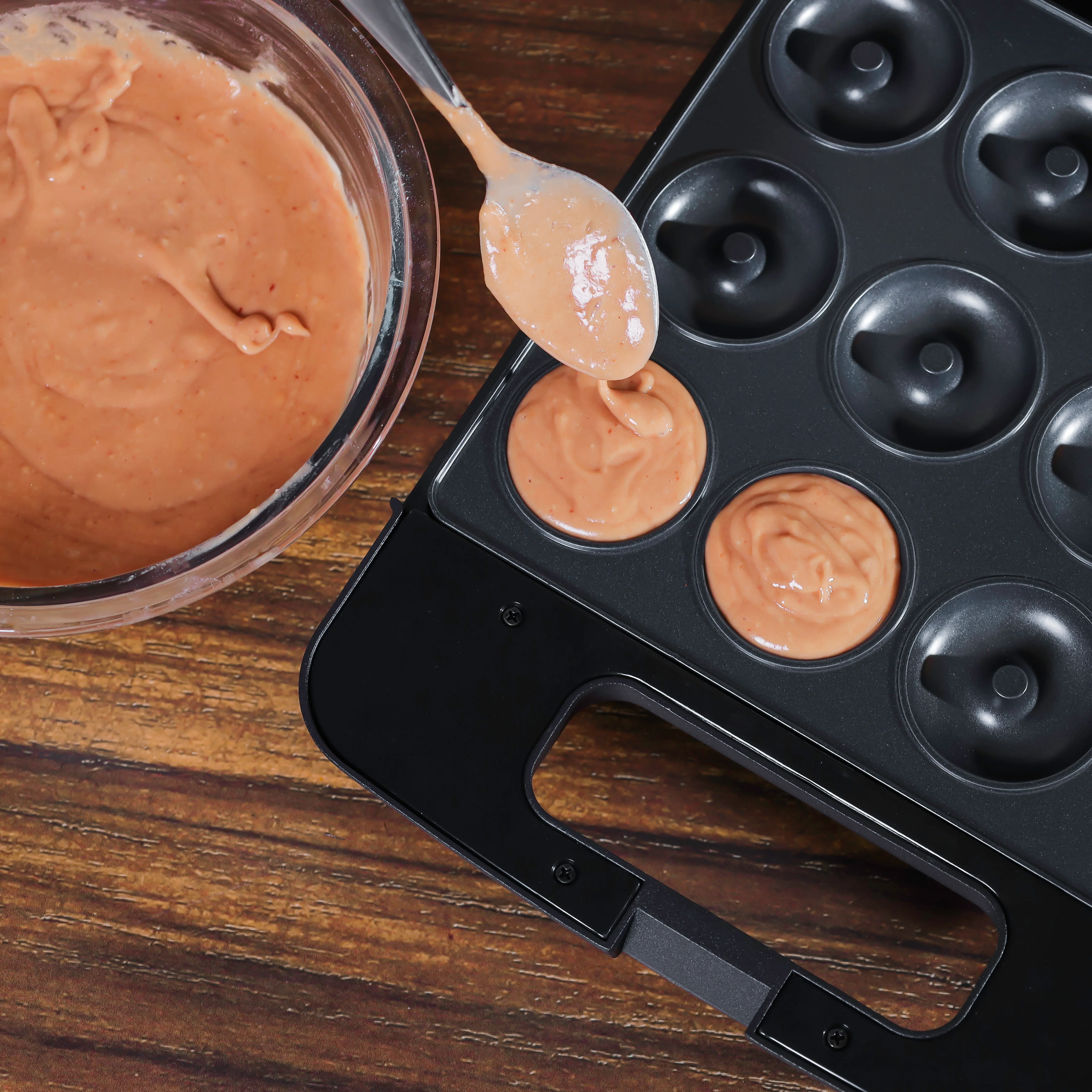 Krypton KNDM6367 12pcs Doughnut Maker with 1400W power| non-stick baking plates with power & ready indicator lights| overheat protection and easy-clean compact design| - Image 4