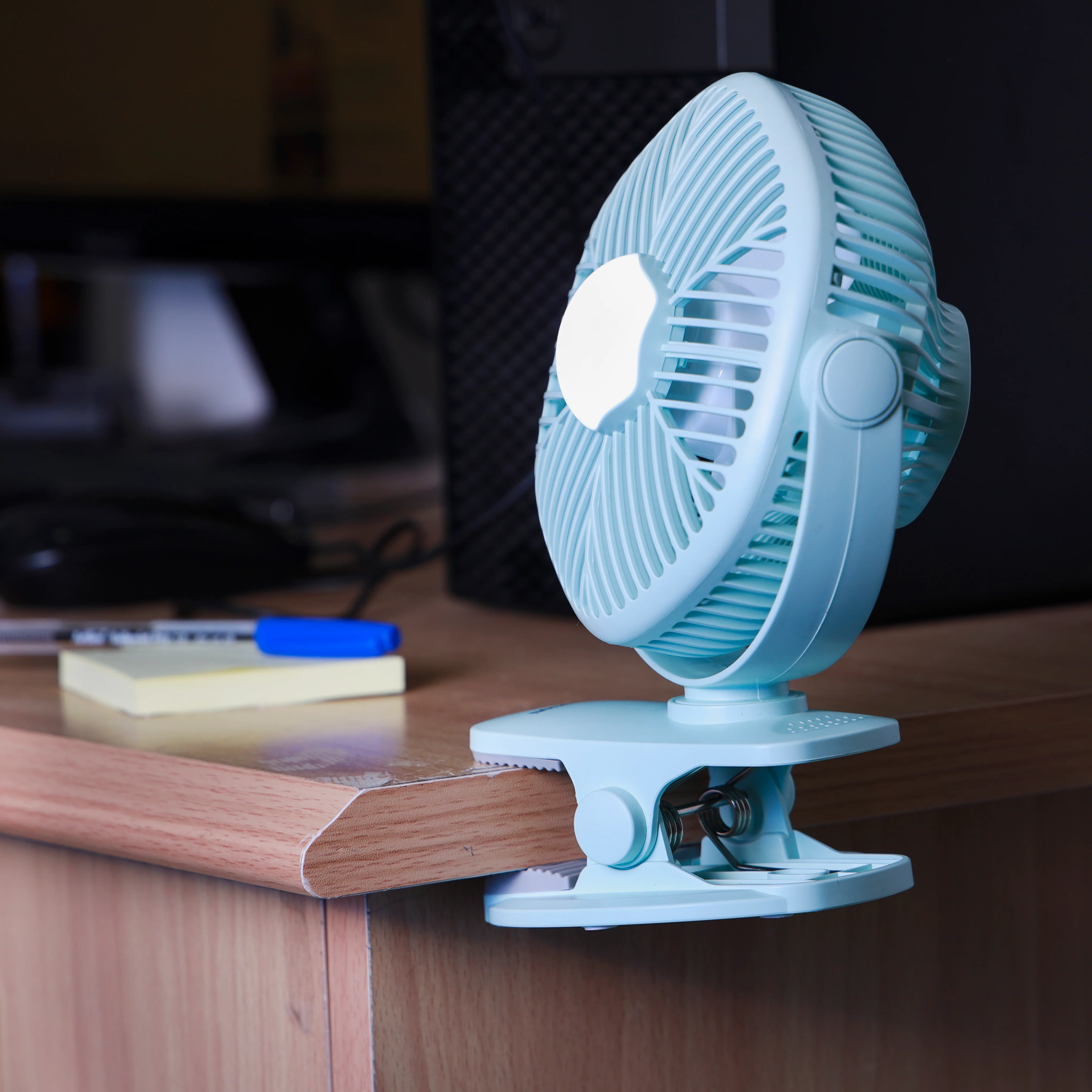 Krypton KNF5405 rechargeable mini fan| LED light, 5 inch design & USB charging| 3 blade airflow, 800mAh battery and 4 hours cooling with portable compact build| - Image 3