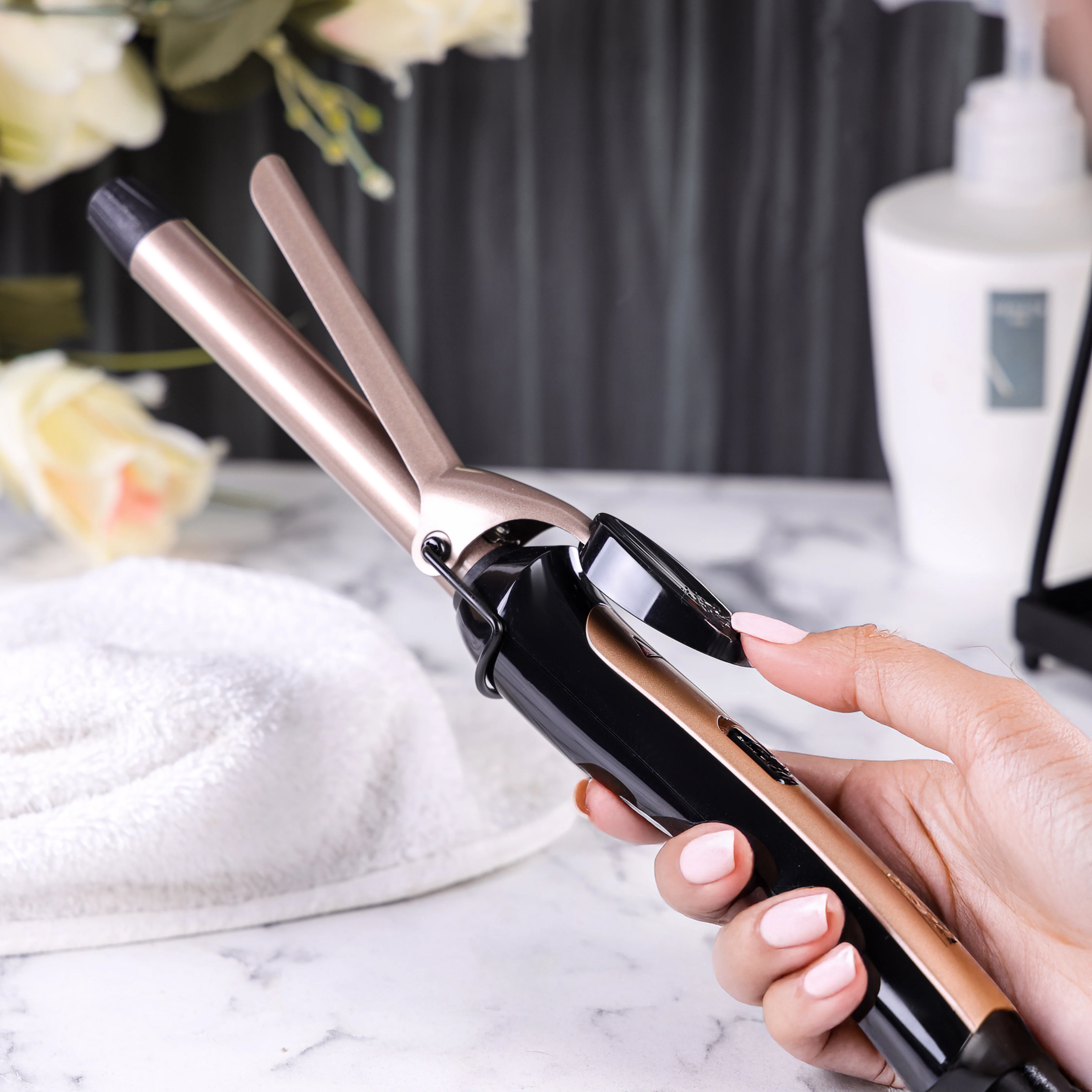 Krypton KNH5360 Hair Curler with 19mm | Ceramic Curling Tong & Fast PTC Heating| 230°C Maximum Temperature, 360° Swivel Cord & Easy Styling Control for Long-Lasting Curls - Image 3