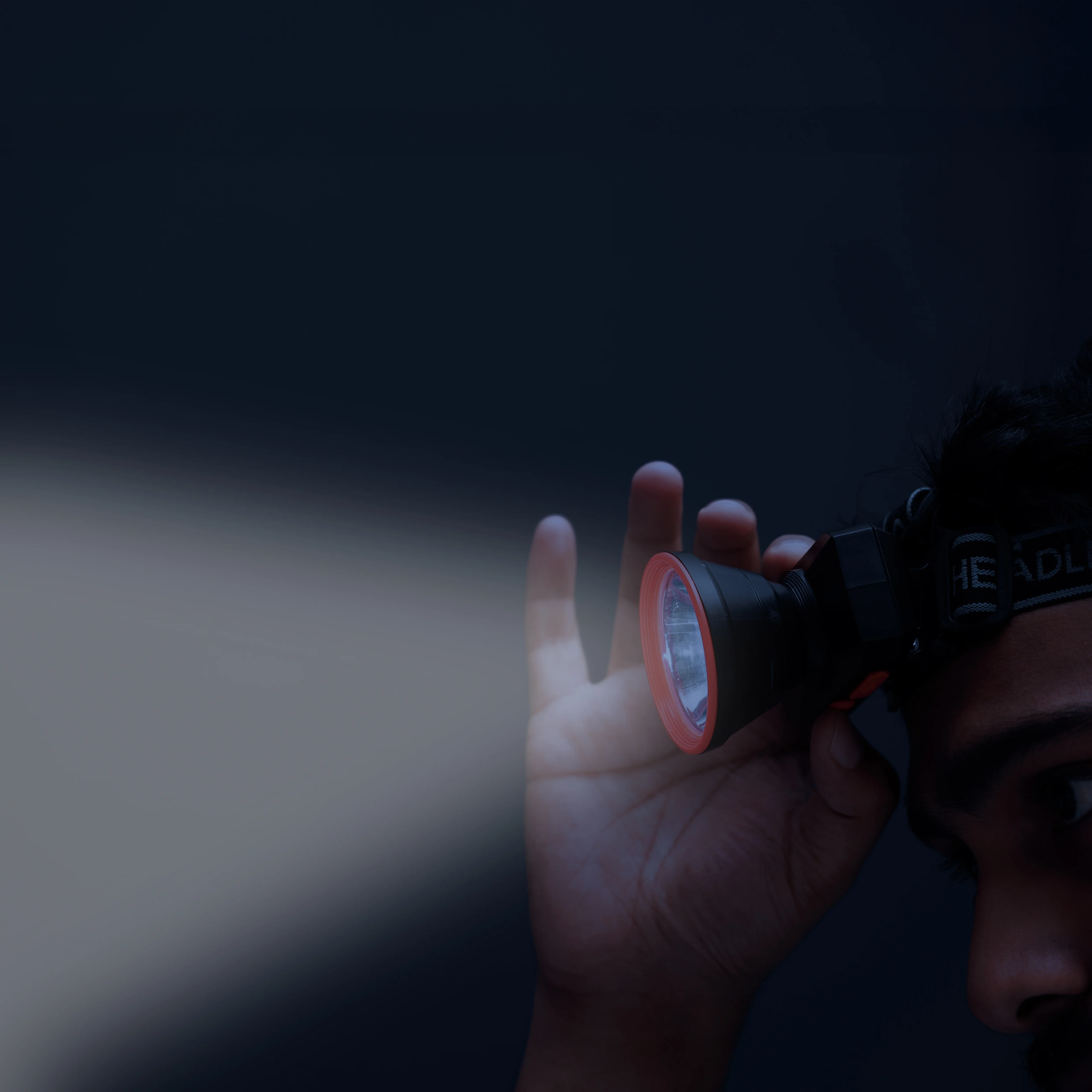 Krypton KNHL5001 rechargeable LED headlight | a powerful 2500mAh battery and Type-C fast charging, multiple lighting modes and adjustable strap for outdoor use| - Image 3