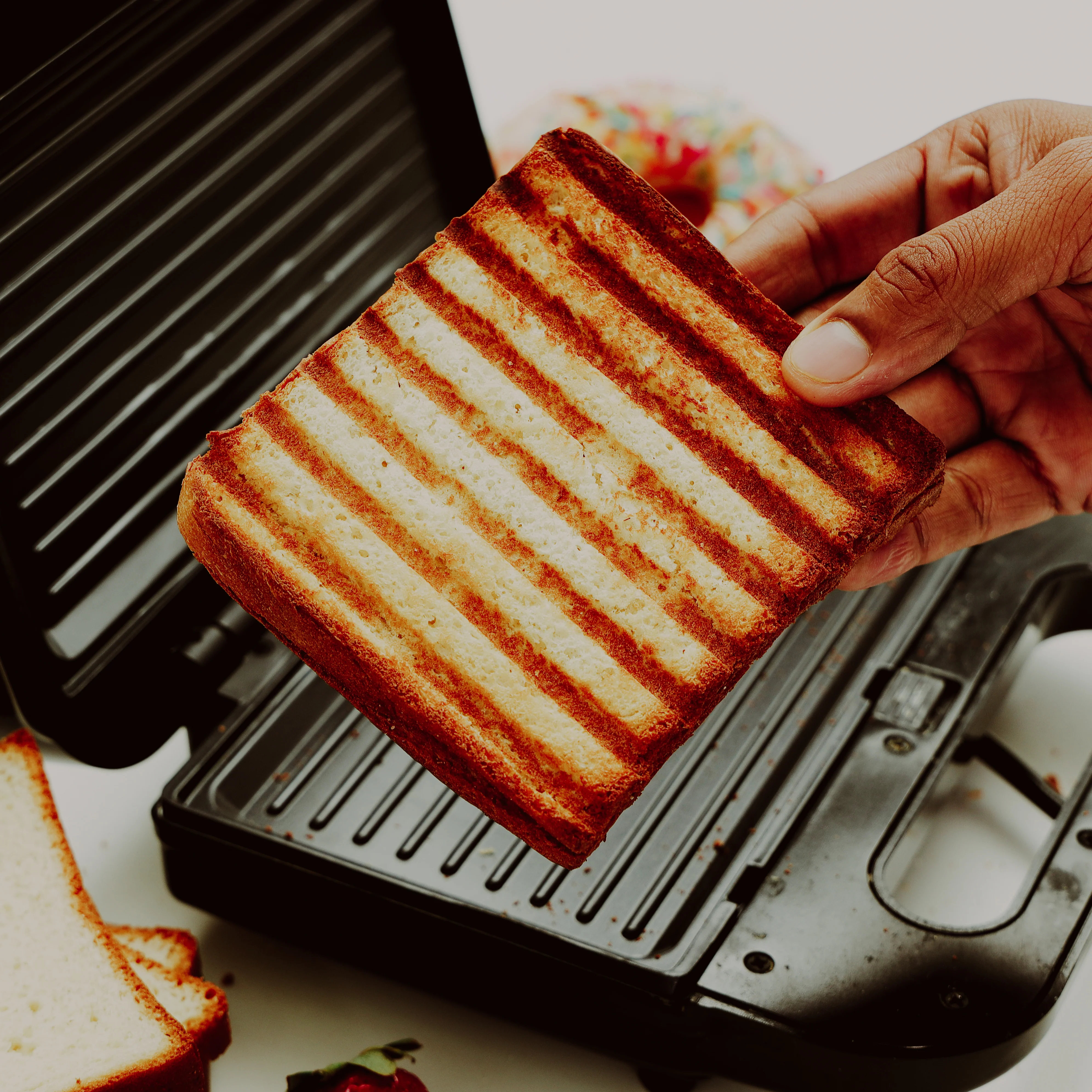 Krypton KNSM6300 3 in 1 Multi Snacks Maker| Sandwich Grill & Waffle Maker with detachable non-stick plates| cool touch handle & 700–800W power for easy cooking| - Image 5