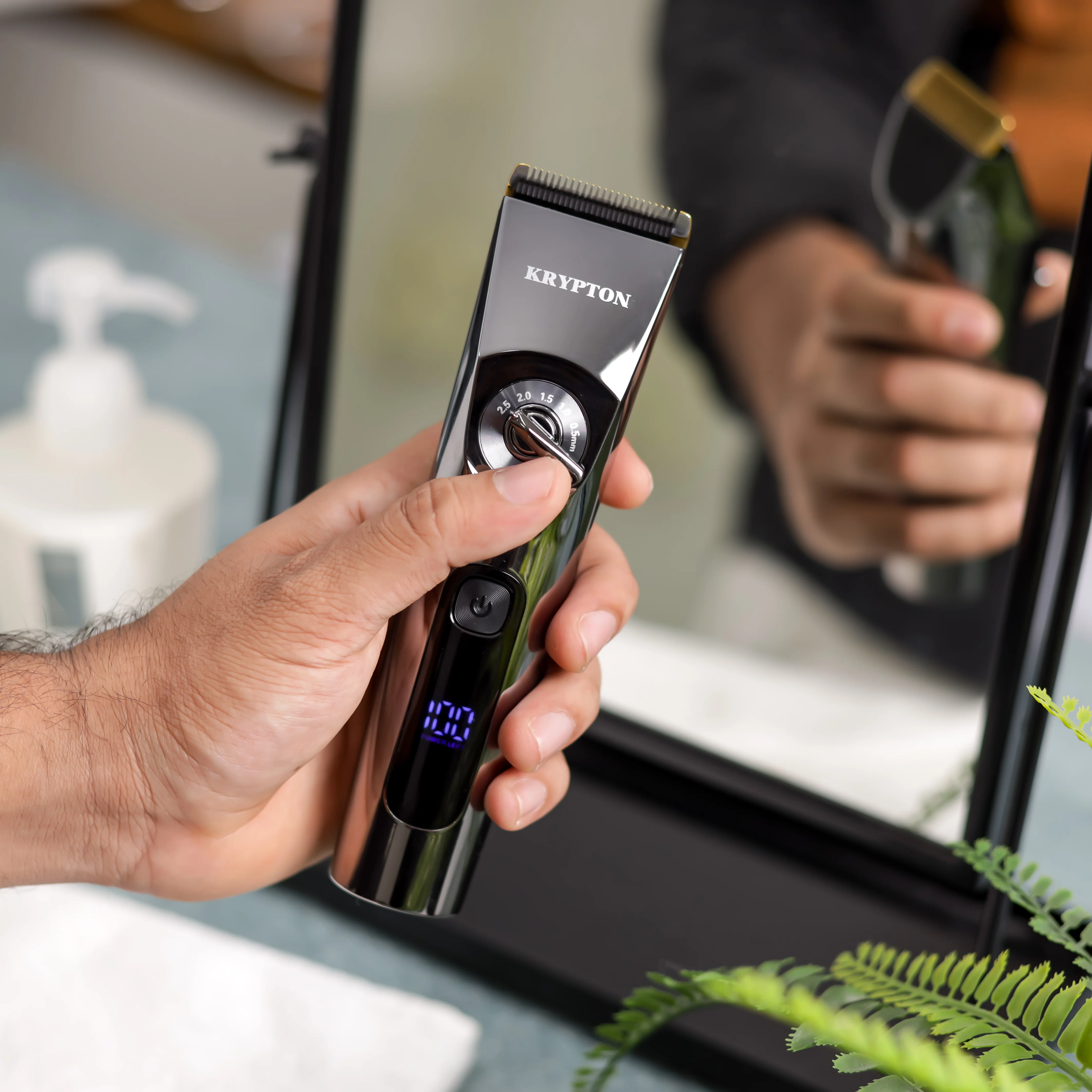 Krypton KNTR5467 Professional Hair & Beard Trimmer| IPX6 waterproof design & LED display| 2000mAh battery, fast charging, & multiple combs for precise grooming| - Image 4