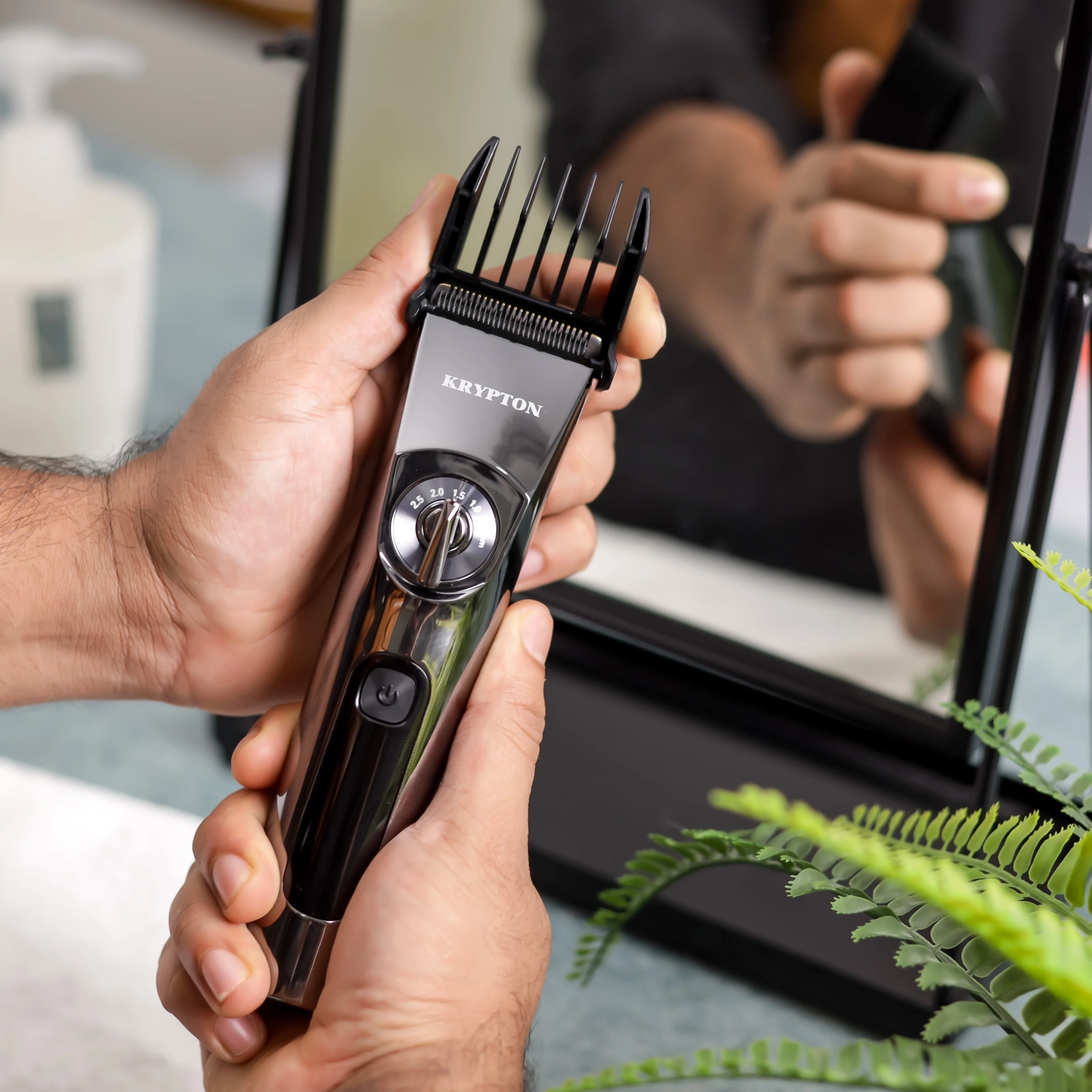Krypton KNTR5467 Professional Hair & Beard Trimmer| IPX6 waterproof design & LED display| 2000mAh battery, fast charging, & multiple combs for precise grooming| - Image 5