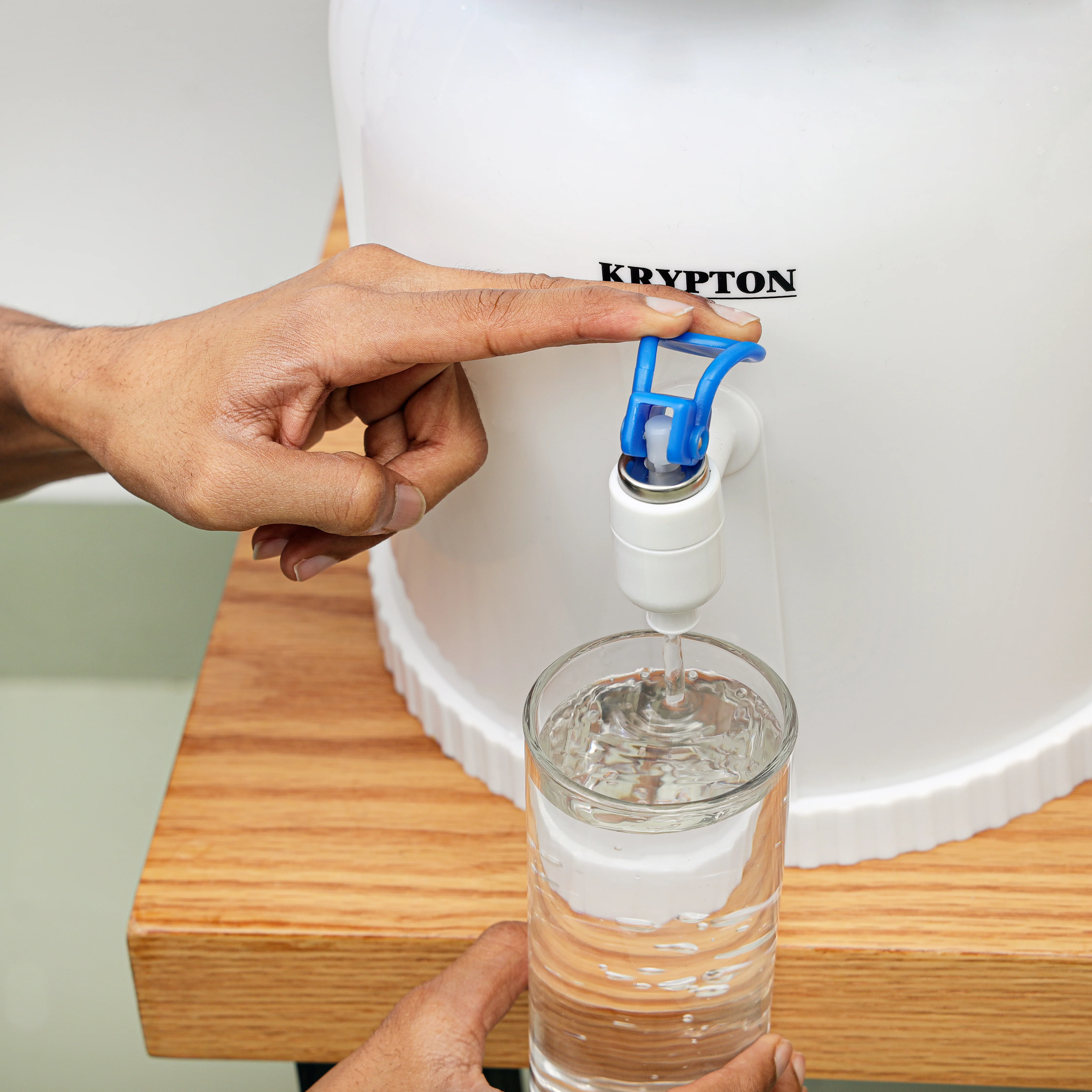 Krypton KNWD6317 portable water dispenser| compact design, hygienic operation & easy to use pump system| durable build & convenient for home office & travel use| - Image 4