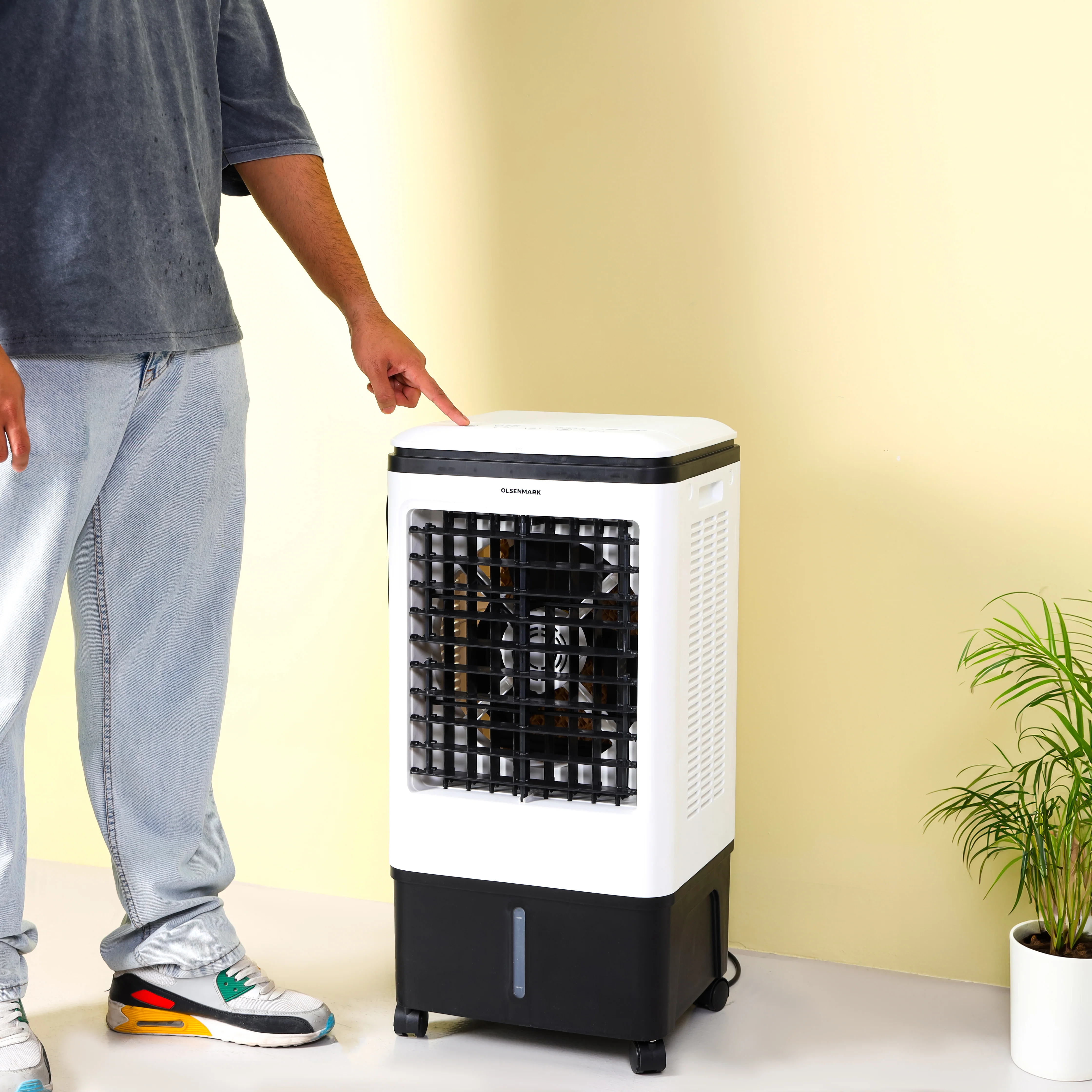 Olsenmark OMAC1664 Air Cooler| 20L tank with 80W motor & remote control| 3 speed settings, swing function, and ice box cooling for efficient airflow in compact spaces| - Image 3