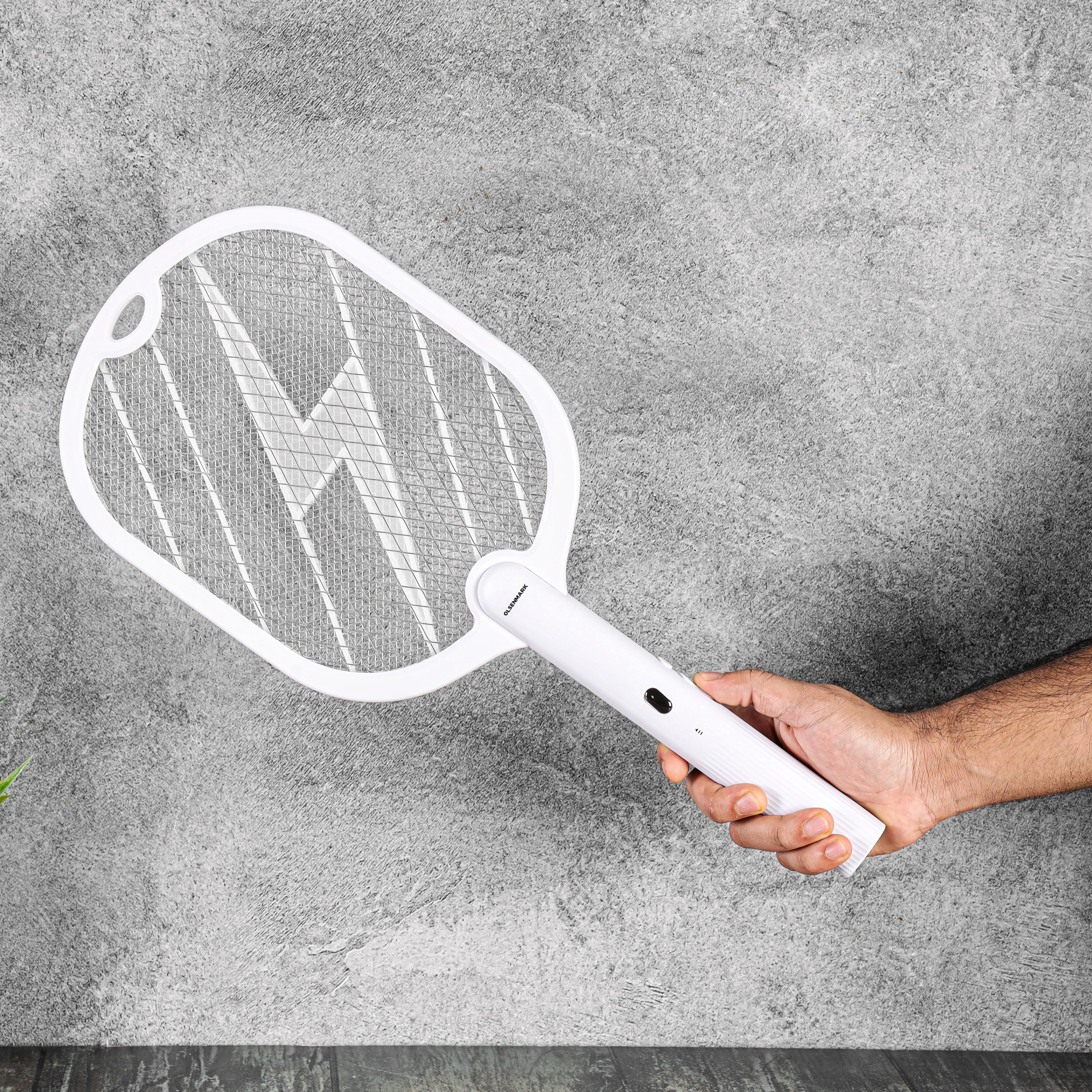 Olsenmark OMBK1753 Electric Mosquito Swatter| USB charging| 300mAh battery & powerful 3000V output| durable build, and efficient insect control for home and office use| - Image 2