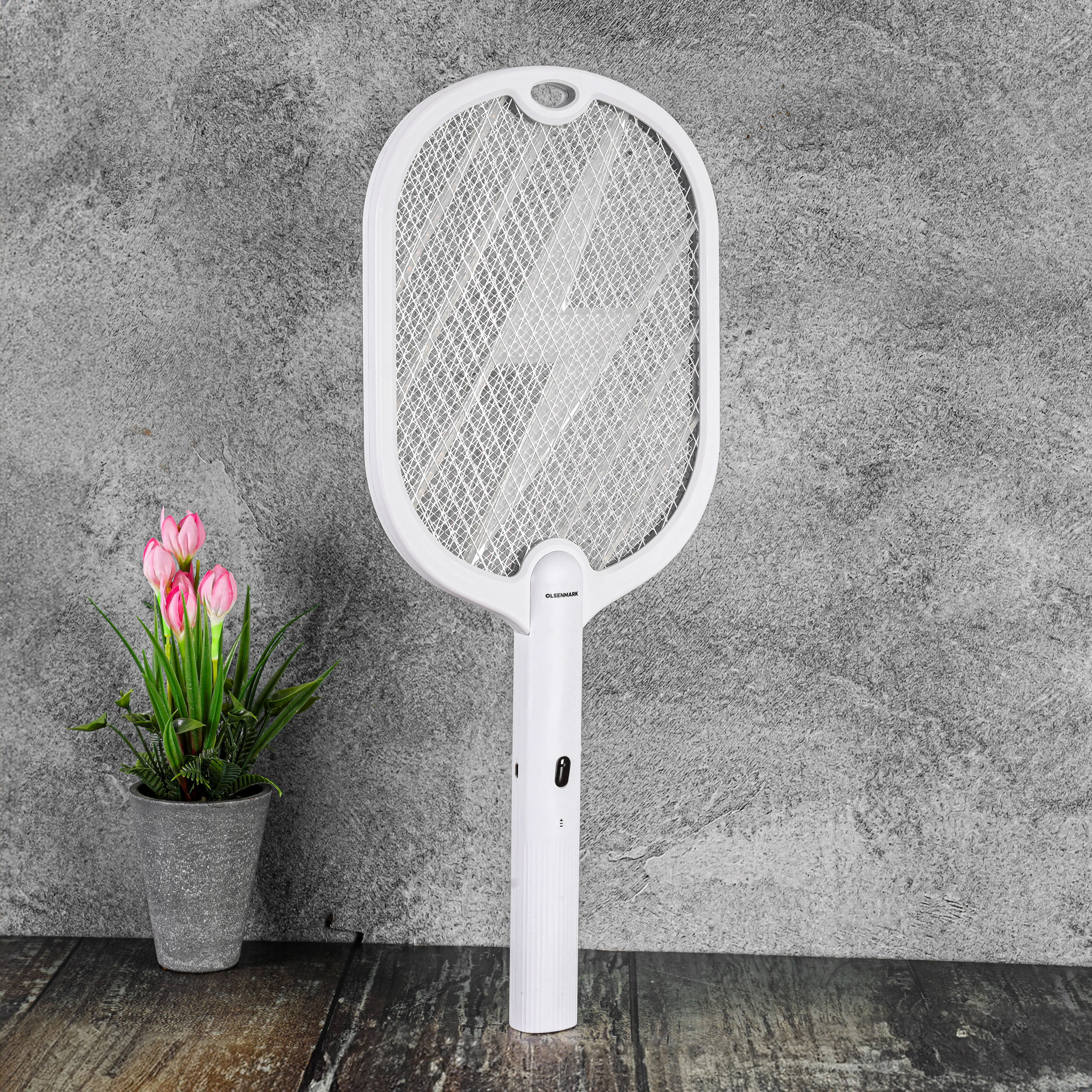 Olsenmark OMBK1753 Electric Mosquito Swatter| USB charging| 300mAh battery & powerful 3000V output| durable build, and efficient insect control for home and office use| - Image 4
