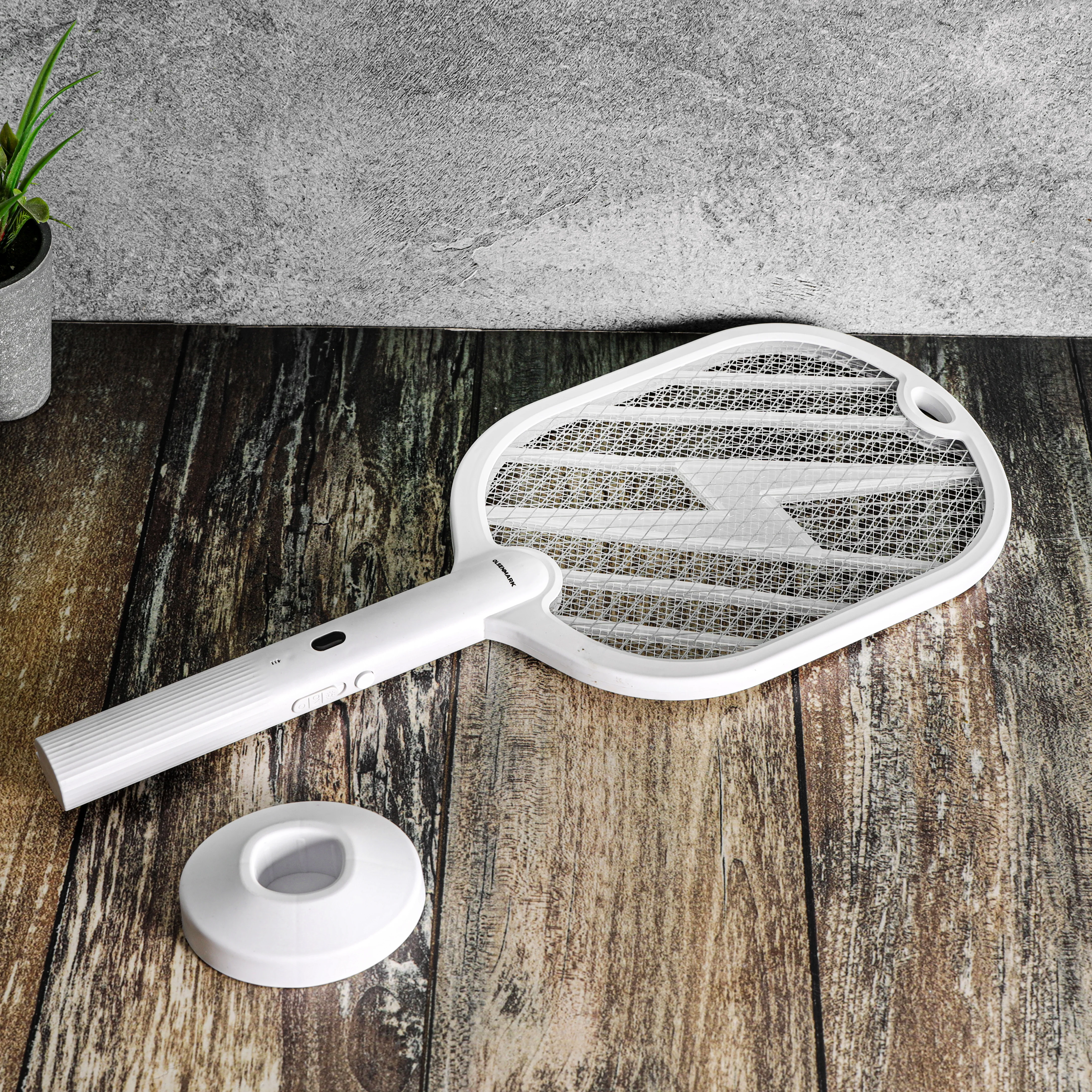 Olsenmark OMBK1873 Electric Mosquito Swatter| UV light trapping & USB rechargeable 500mAh battery| powerful 3000V output, durable build & efficient indoor insect control| - Image 4