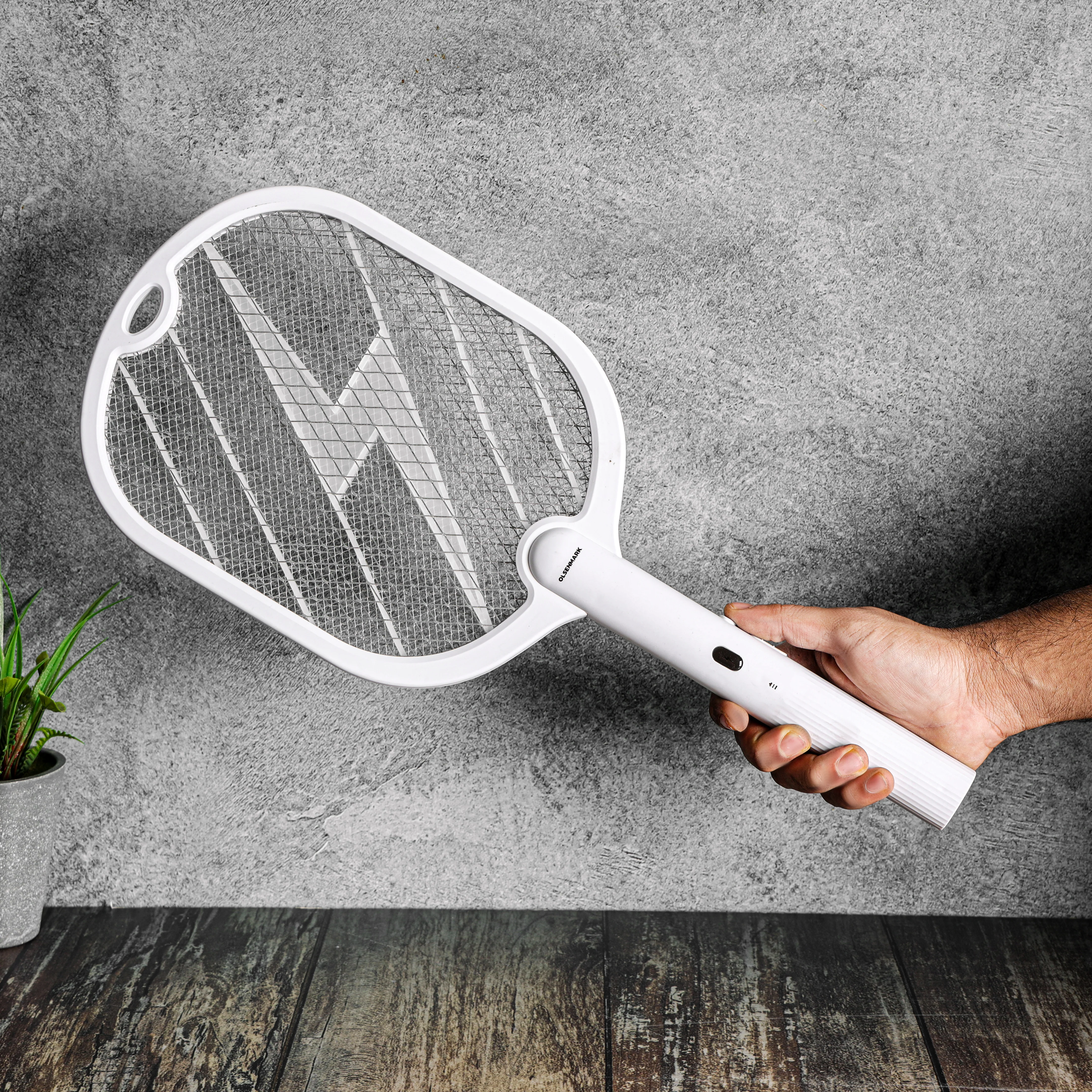 Olsenmark OMBK1873 Electric Mosquito Swatter| UV light trapping & USB rechargeable 500mAh battery| powerful 3000V output, durable build & efficient indoor insect control| - Image 5
