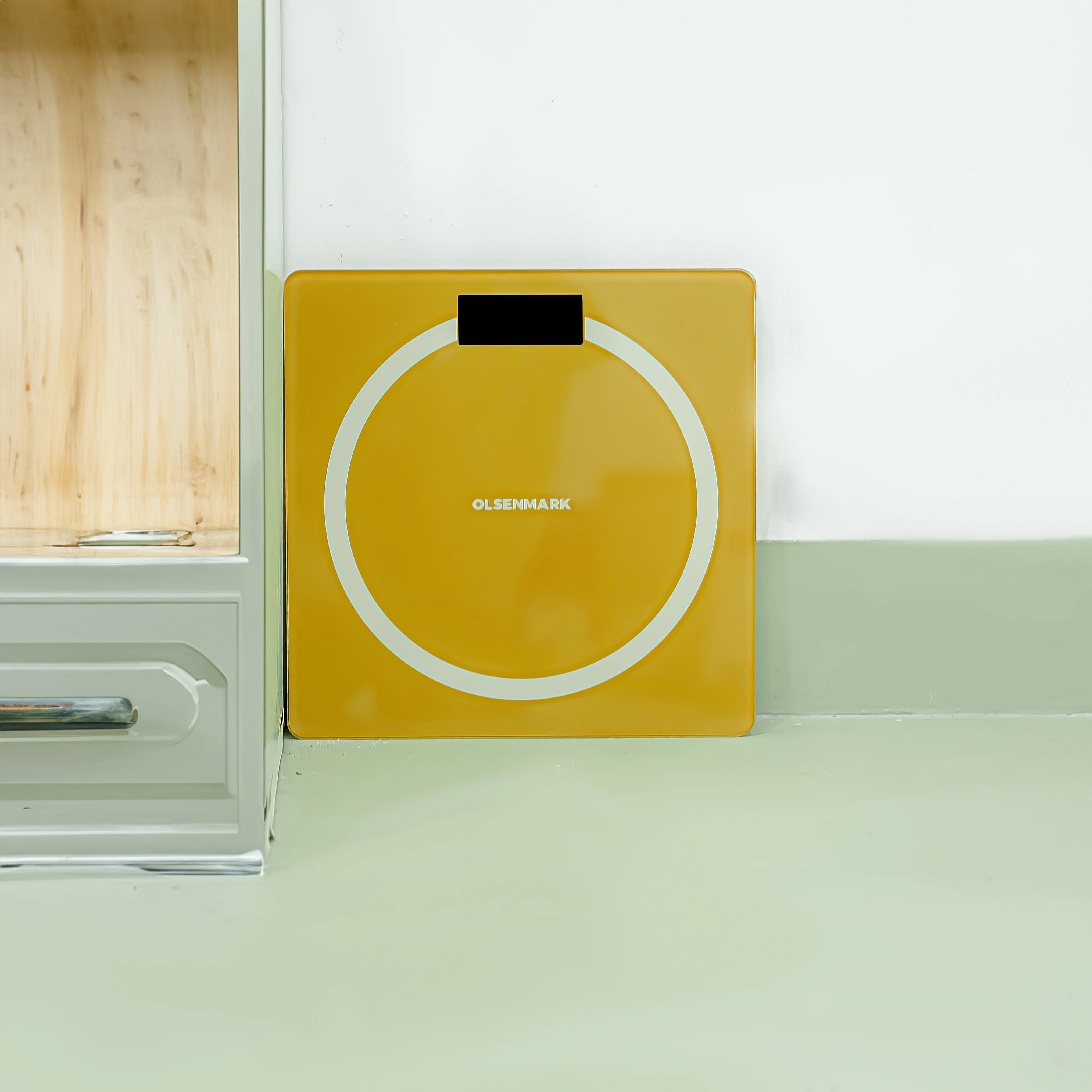 Olsenmark OMBS1786 Digital Personal Scale| 180KG Capacity with LCD Display and Tempered Glass Platform| High Precision Sensors, Auto On/Off and Overload Indicator| - Image 2