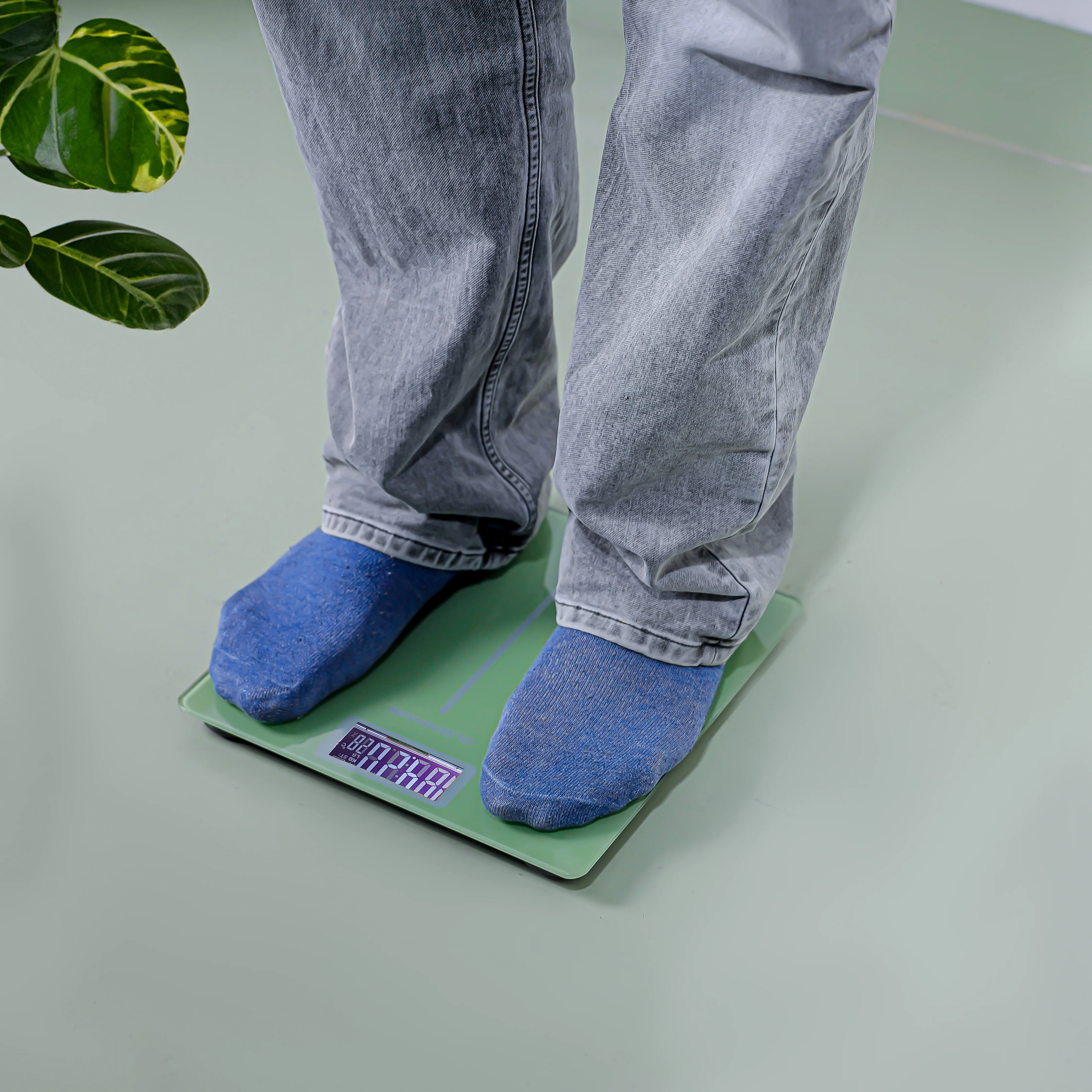 Olsenmark OMBS1787 Digital Personal Scale| 180KG Capacity with High Precision Sensors and Tempered Glass Platform| Auto On/Off, Unit Conversion & Overload Indicator| - Image 4