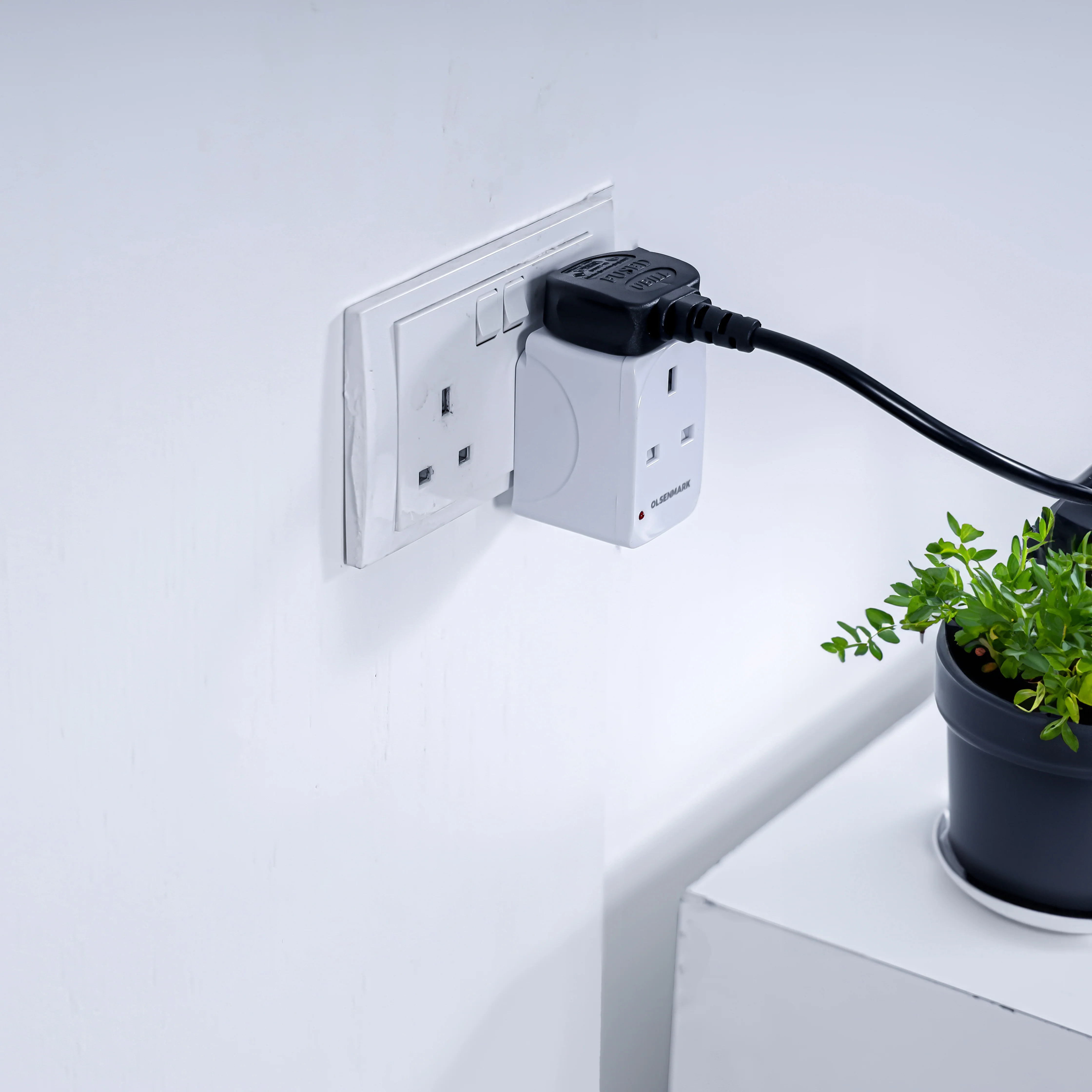 Olsenmark OMES1888 3 Way UK Adaptor with 13A 250V capacity| durable ABS housing, copper earth pin & built-in indicator light| Reliable power adapter for home & office use - Image 5