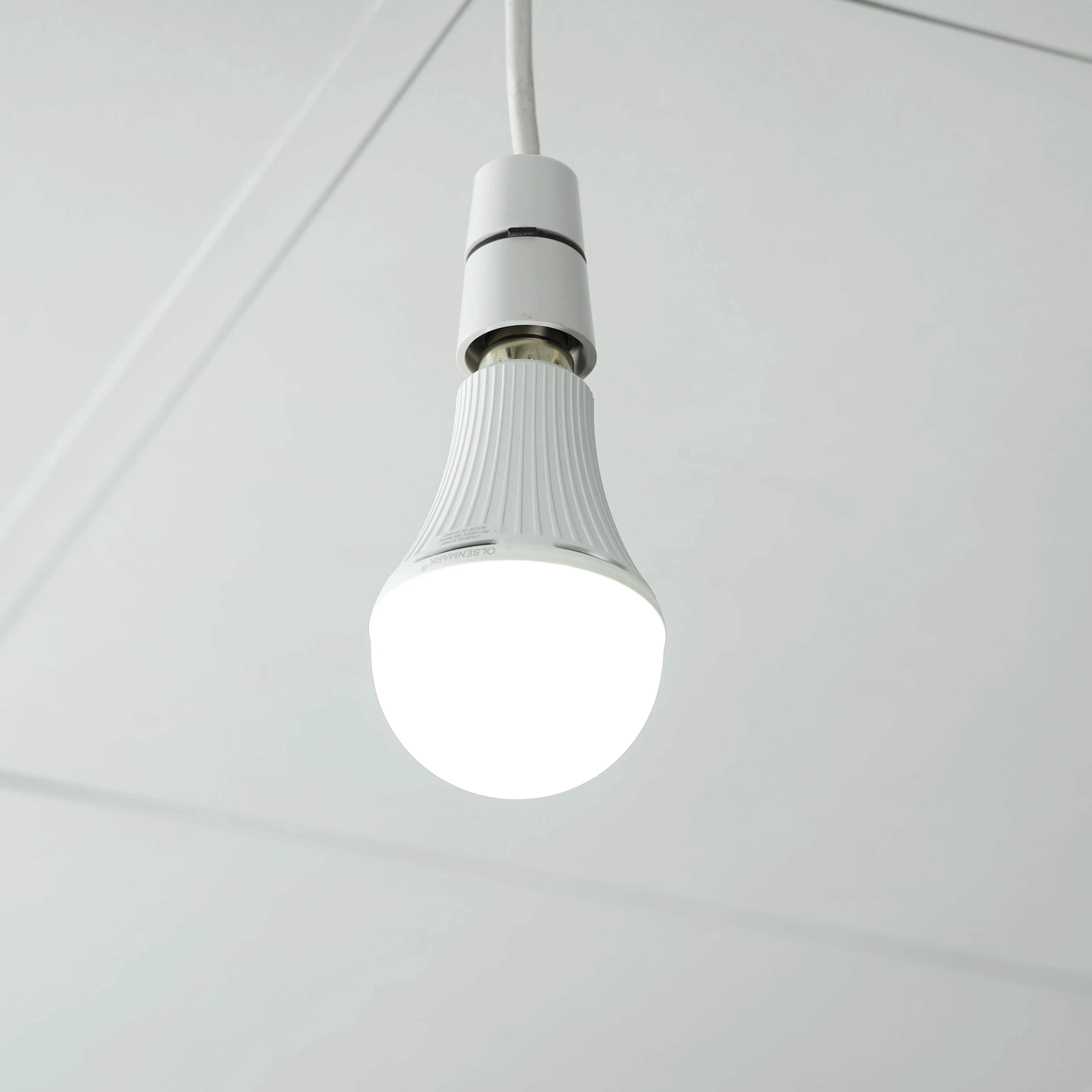 Olsenmark OMESL2790 Emergency LED Bulb 12W| rechargeable battery provides bright glare-free lighting & energy saving | 50,000 hours lifespan and up to 3 hours backup| - Image 2