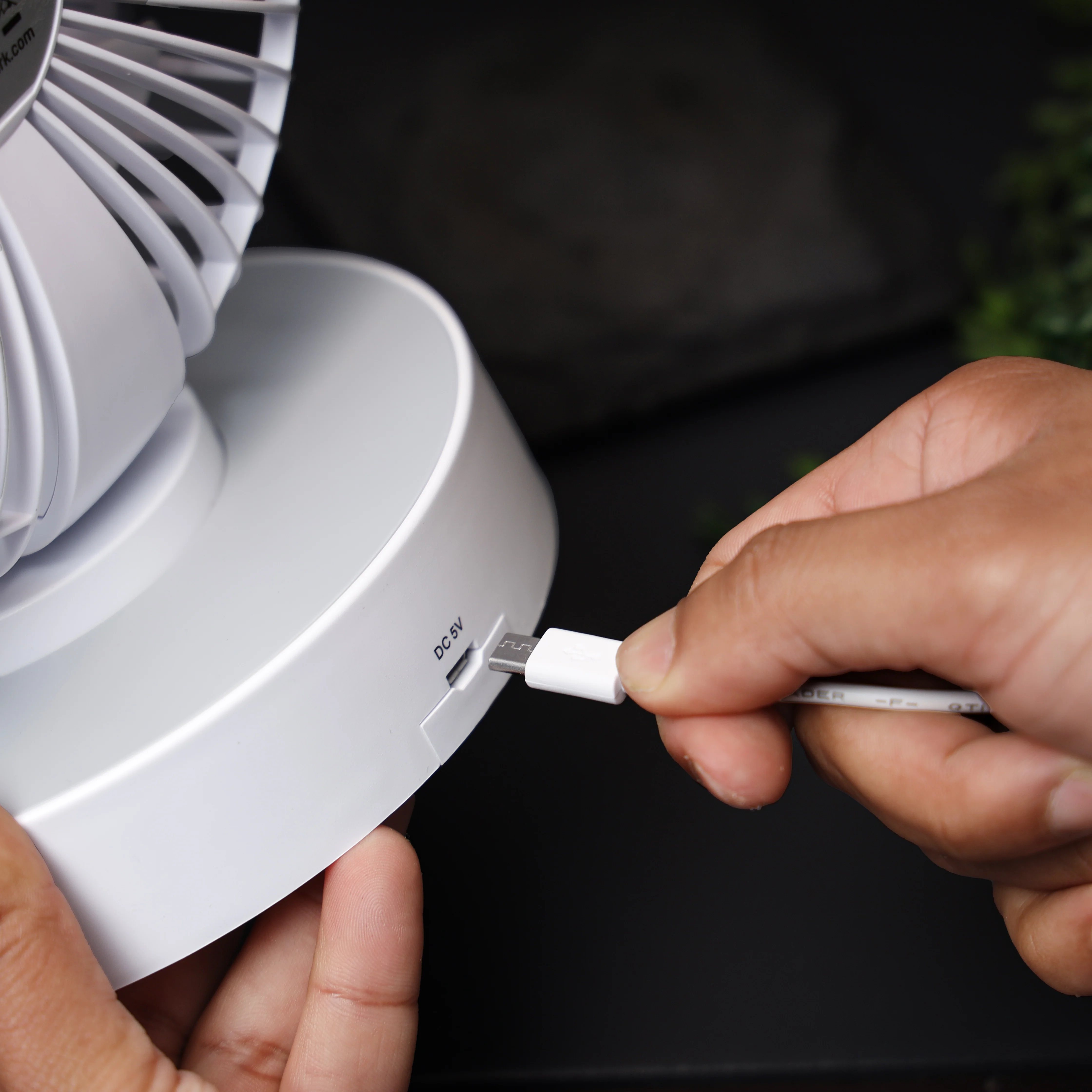 Olsenmark OMF1849 Rechargeable Table Fan | 4 speed options and 5-leaf blade design | offering up to 6 hours working time, ideal for home, office and travel use| - Image 5