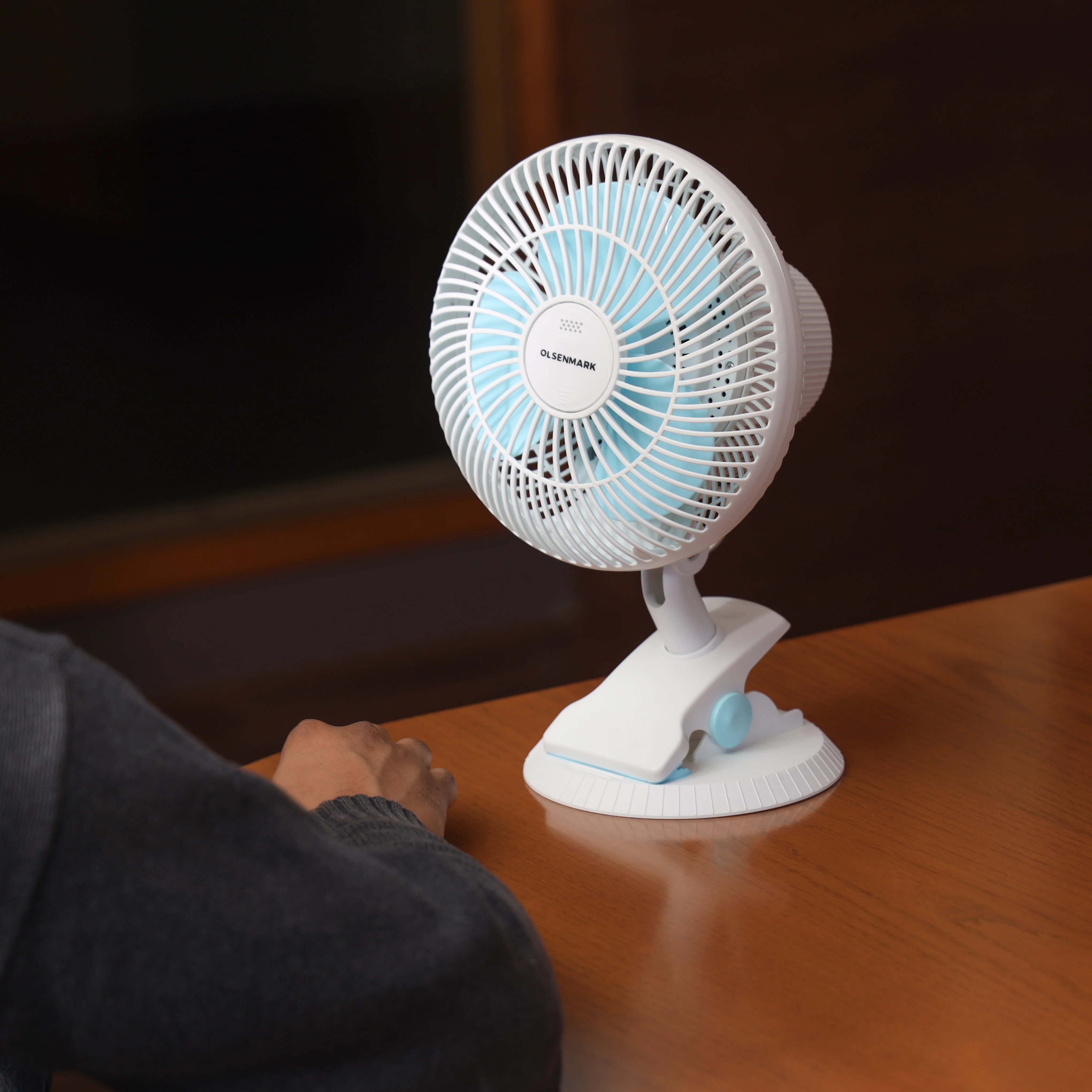 Olsenmark OMF1856 8 Inch Clip Fan| 3 speed function with super quiet motor & 360° regulation| heavy duty build & 3-in-1 use as desk, clip or wall fan, 35W power| - Image 2
