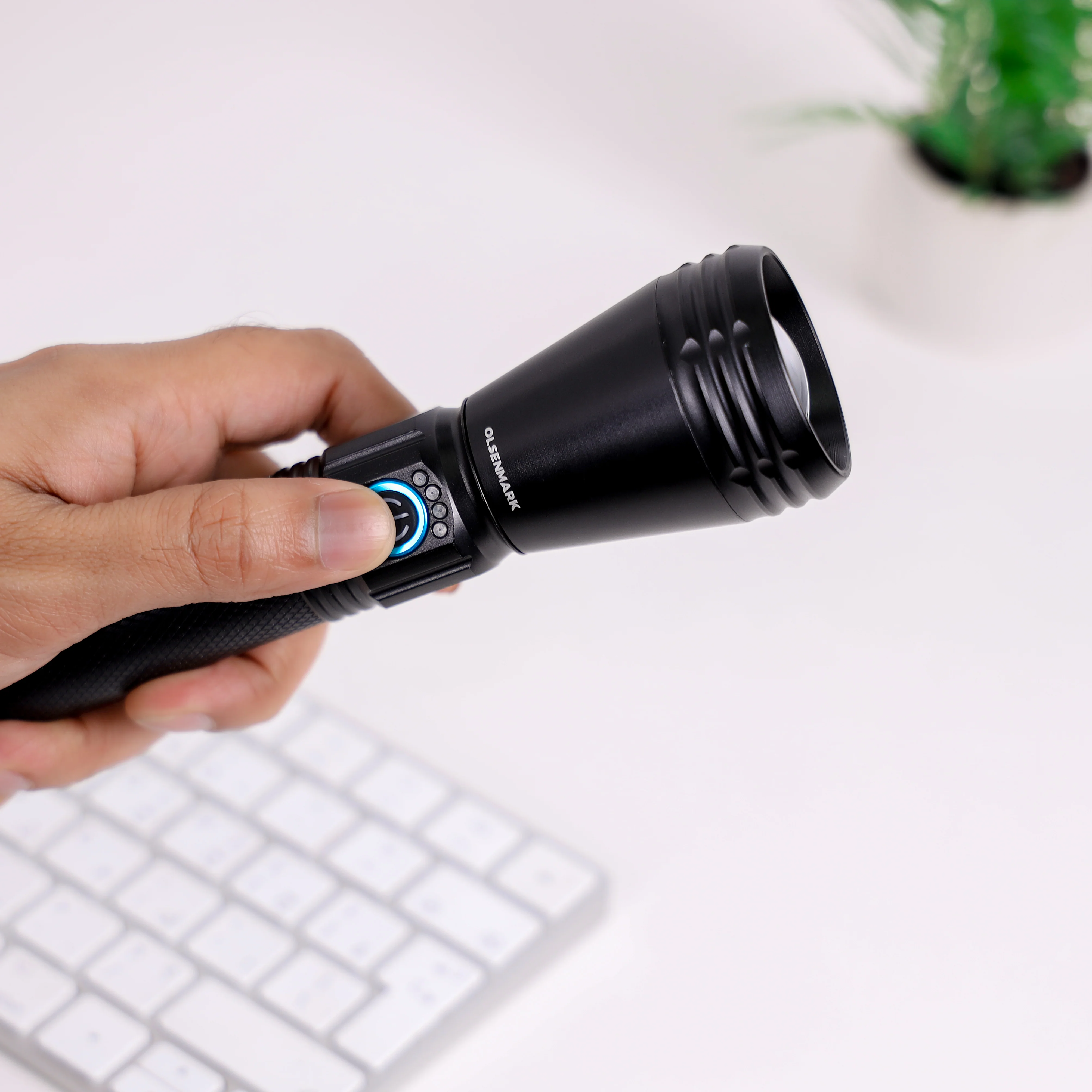 Olsenmark OMFL2747 Rechargeable LED Flashlight | 15W 7000mAh Zoom Torch with USB-C charging| high brightness 700-800 lumens, aluminum body, long battery backup| - Image 5