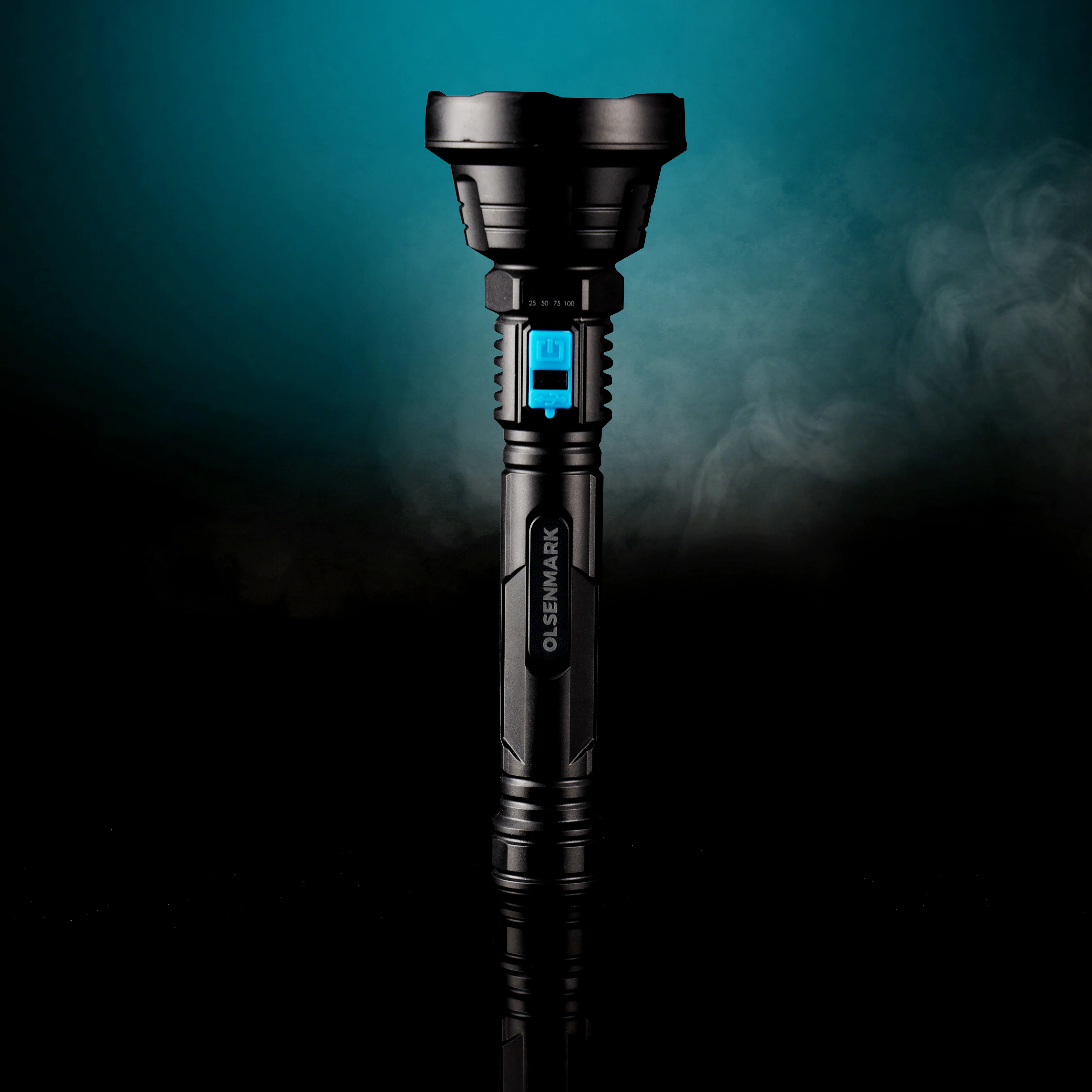 Olsenmark OMFL2806 Rechargeable LED Flashlight| 7W Cree XML T6 LED with 6800mAh battery| 5000m long-range beam, IPX6 waterproof ABS body & smart battery level display| - Image 2