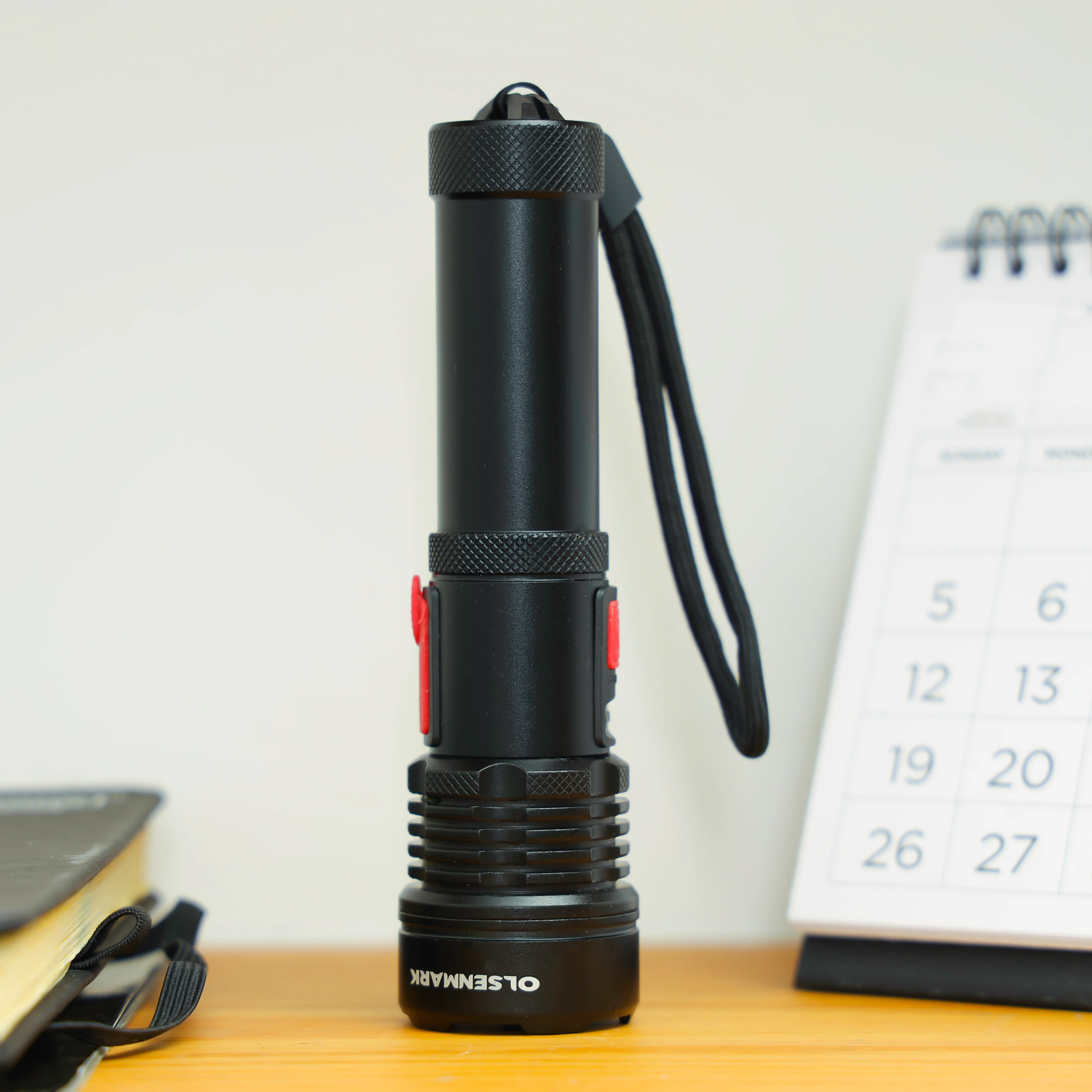 Olsenmark OMFL2810 Rechargeable LED Flashlight| 5W Cree XPE high power LED & 2000mAh Li-ion battery| aircraft aluminum body, 2000m beam range and up to 5 hours runtime| - Image 2