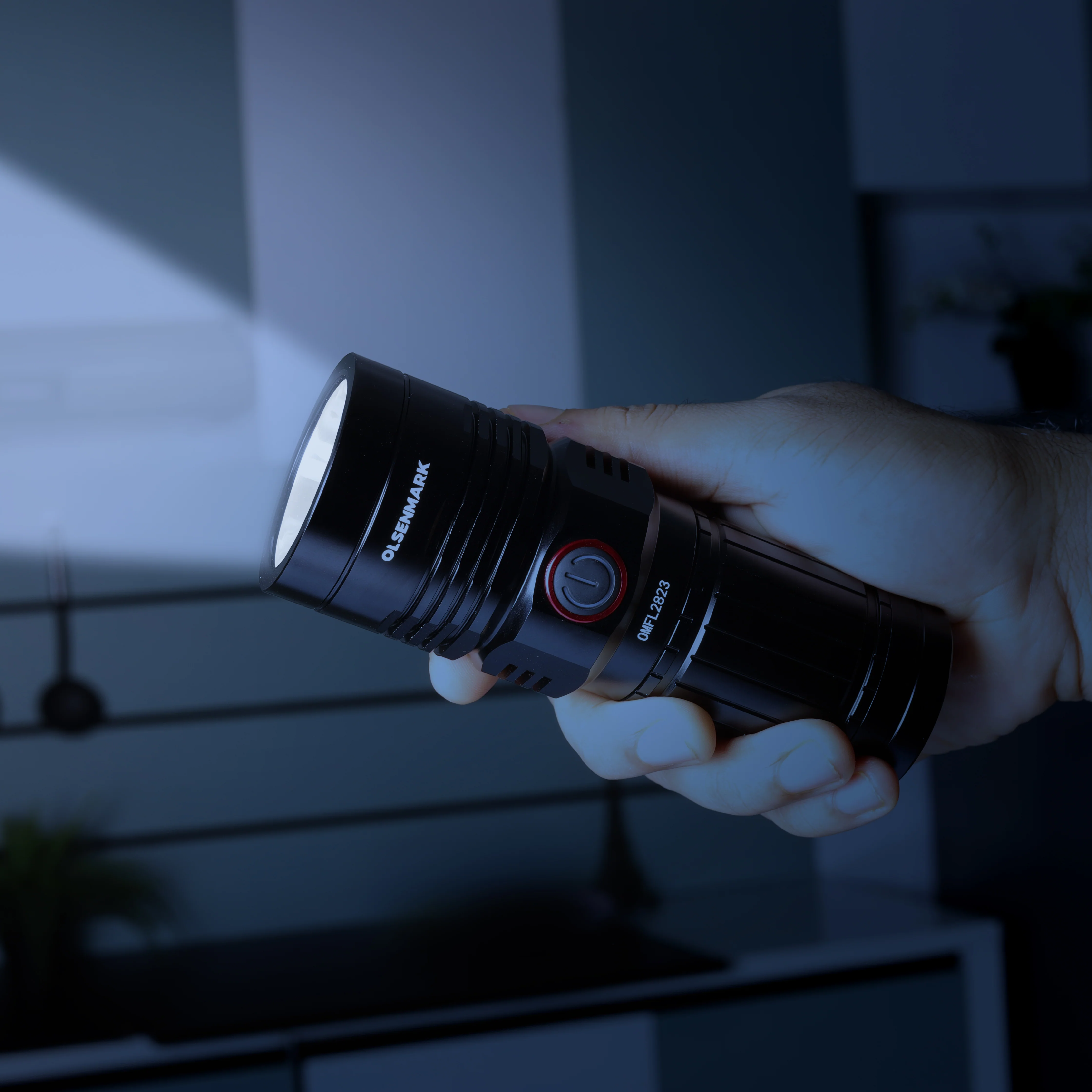 Olsenmark OMFL2823 Waterproof LED Flashlight| Power Bank, 3000 lumens brightness & 25W XHP7070 LED| 10000mAh lithium battery, Type-C charging and up to 15 hours runtime| - Image 2
