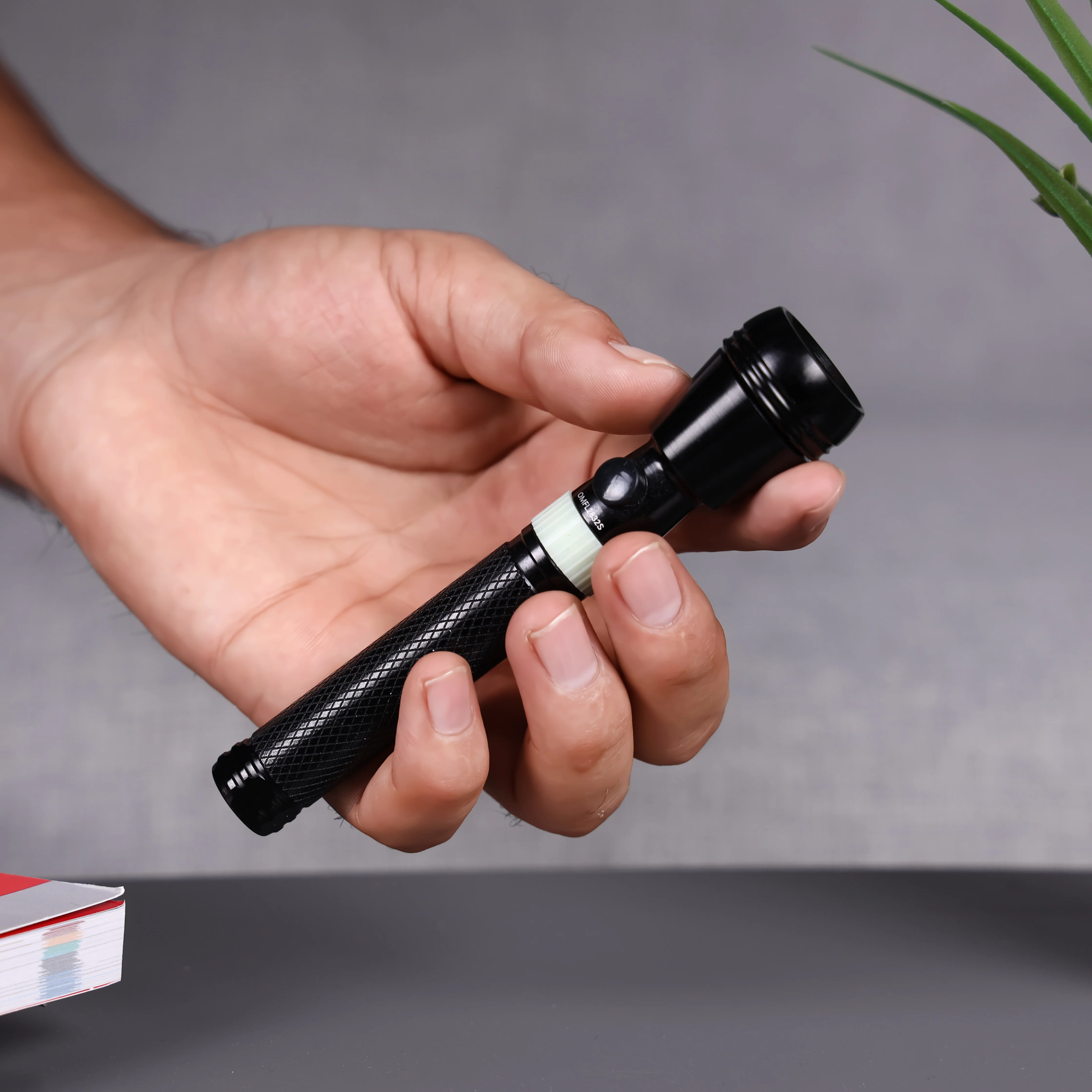 Olsenmark OMFL2833 Rechargeable LED Flashlight| 3W XPE high power LED, aircraft aluminum body & 1000mAh 14500 lithium battery| 150–180 lumens brightness & switch design| - Image 2