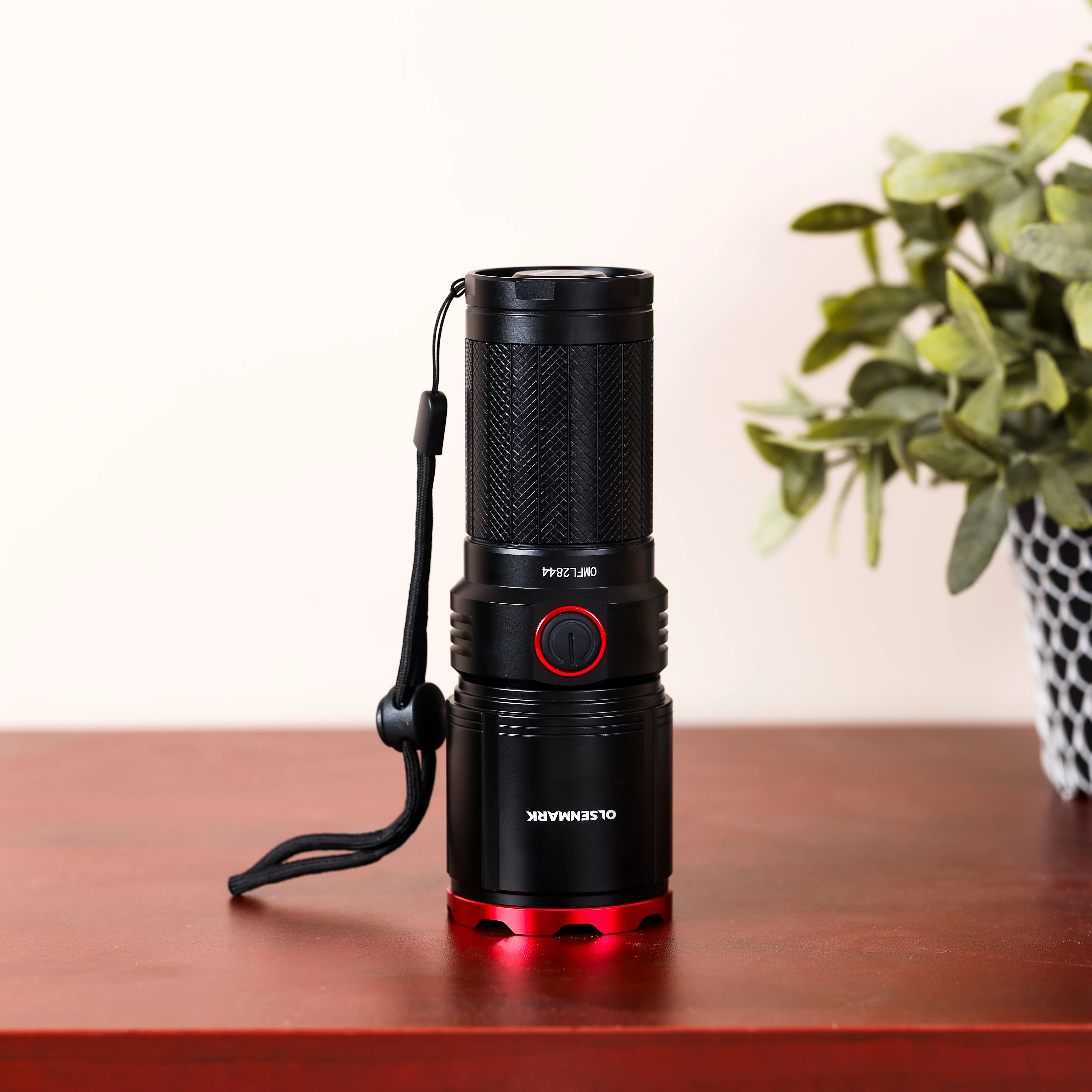 Olsenmark OMFL2844 Waterproof LED Flashlight| 3100 lumens brightness and powerful 28W XHP70 LED| 12000mAh battery, power bank function, multiple lighting modes| - Image 3