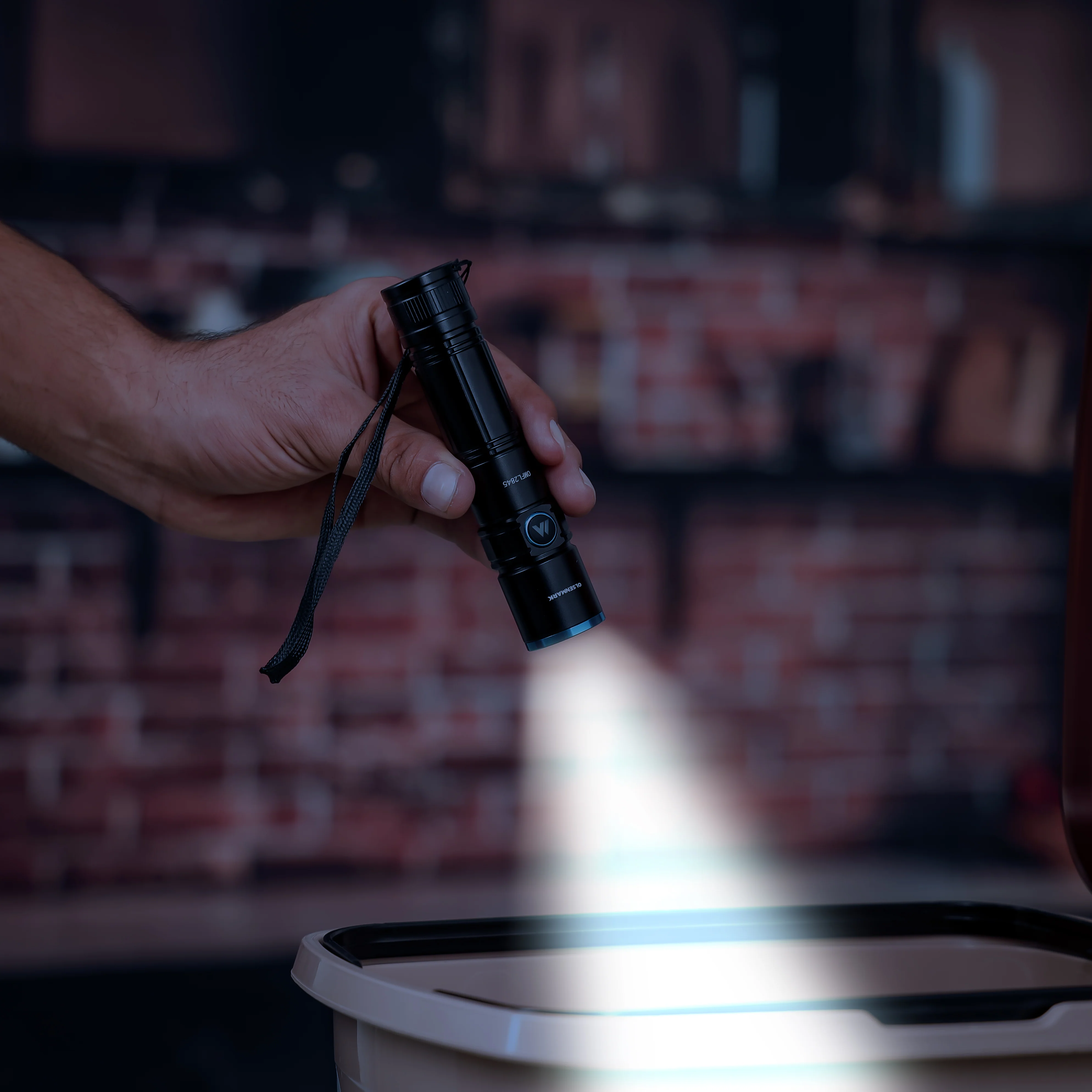 Olsenmark OMFL2845 LED Flashlight 18W| high power rechargeable torch & 1800 lumens| 4000mAh lithium battery, Type-C charging, 320m range and 8-hour runtime use| - Image 3
