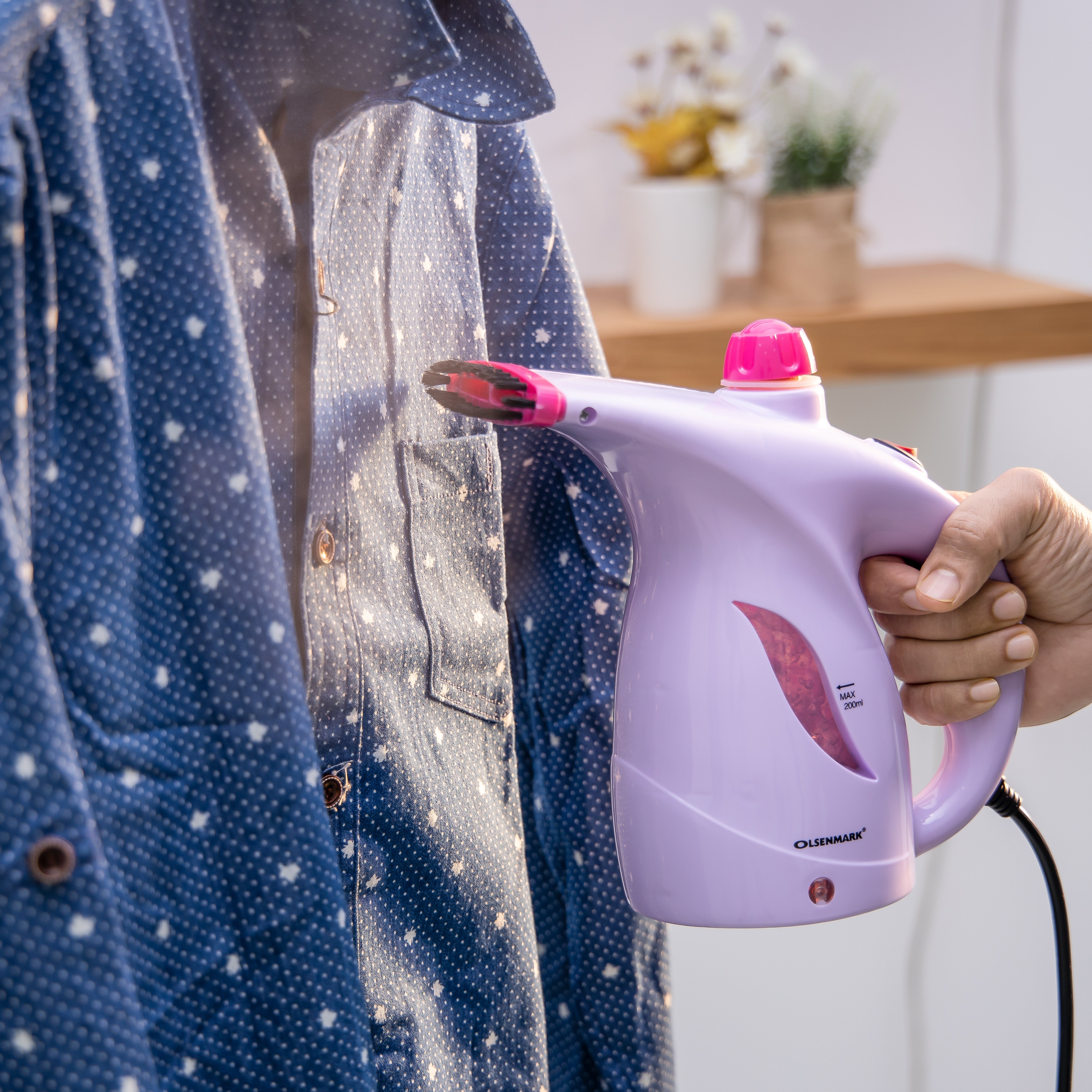 Olsenmark OMGS1758 Handy Garment Steamer 880W | 2-level steam control switch, anti-drip nozzle| auto shut-off, thermal fuse protection and double safety system| - Image 4
