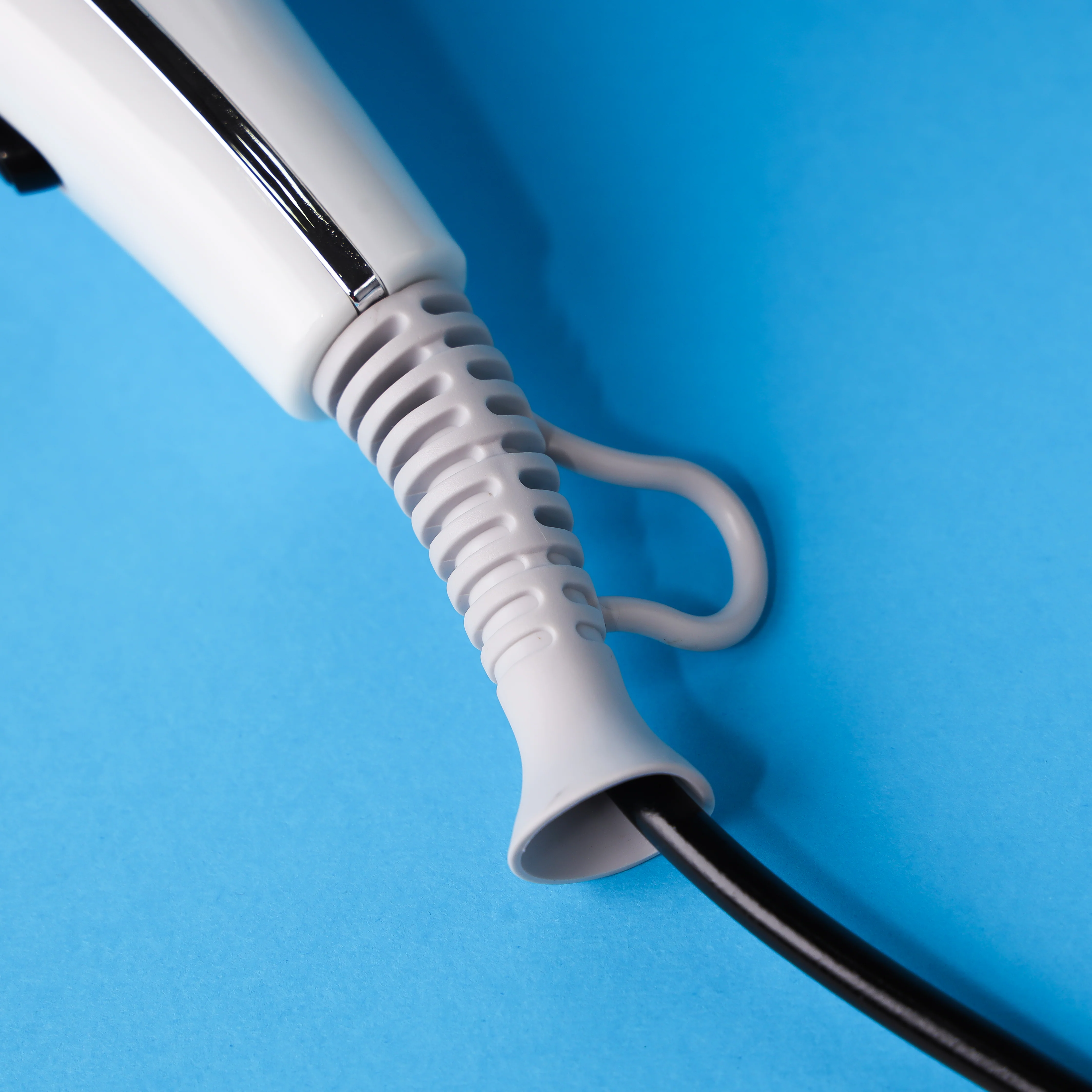 Olsenmark OMH3067 Professional Hair Dryer| 2400W powerful dryer with 3 heat levels and 2-speed control| cool shot function, removable filter, and safe operation| - Image 4