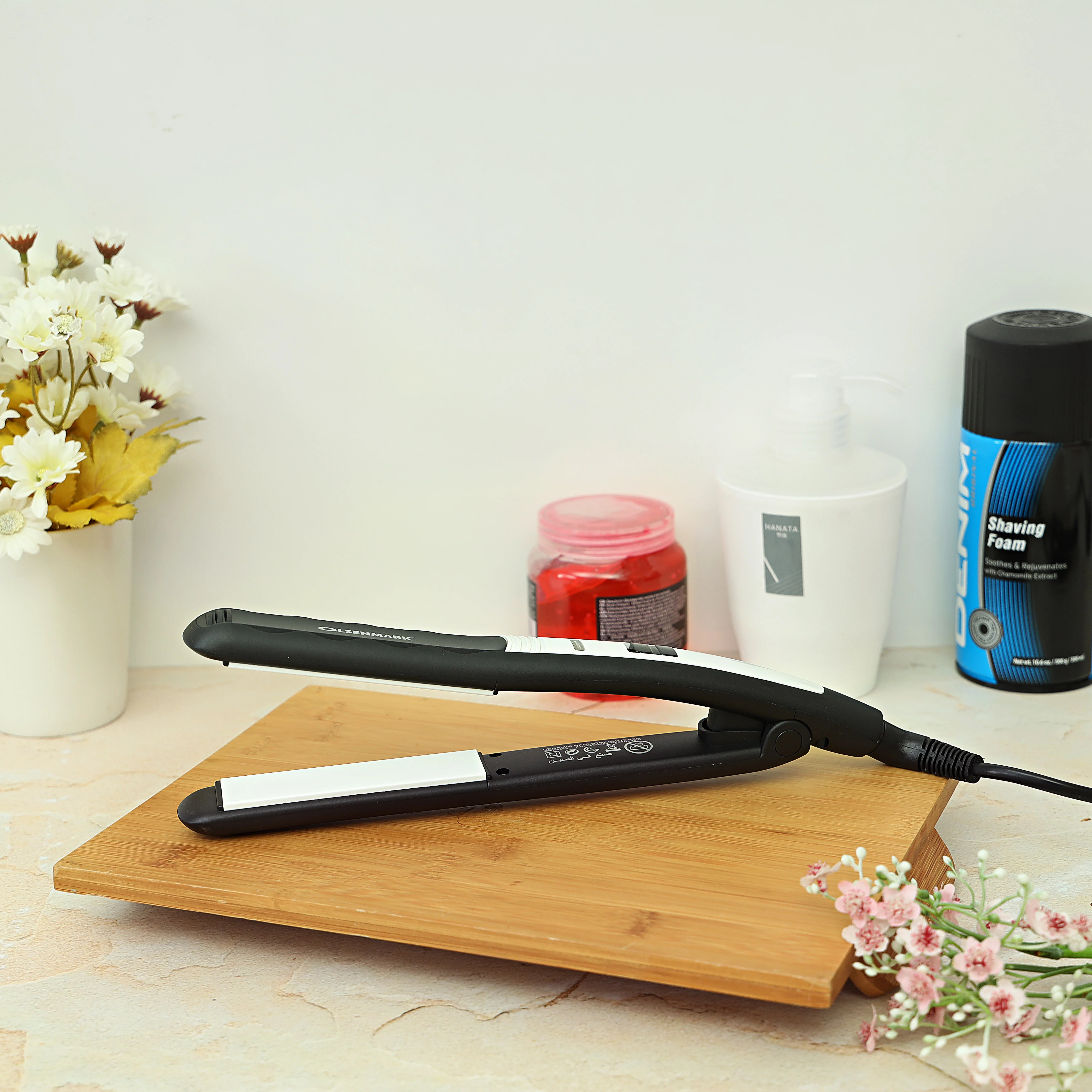 Olsenmark OMH4023 Ceramic Hair Straightener| 180-200°C Temperature Range, Ceramic Coated Plates & ON/OFF Switch| Indicator Light for Smooth and Efficient Hair Styling| - Image 2