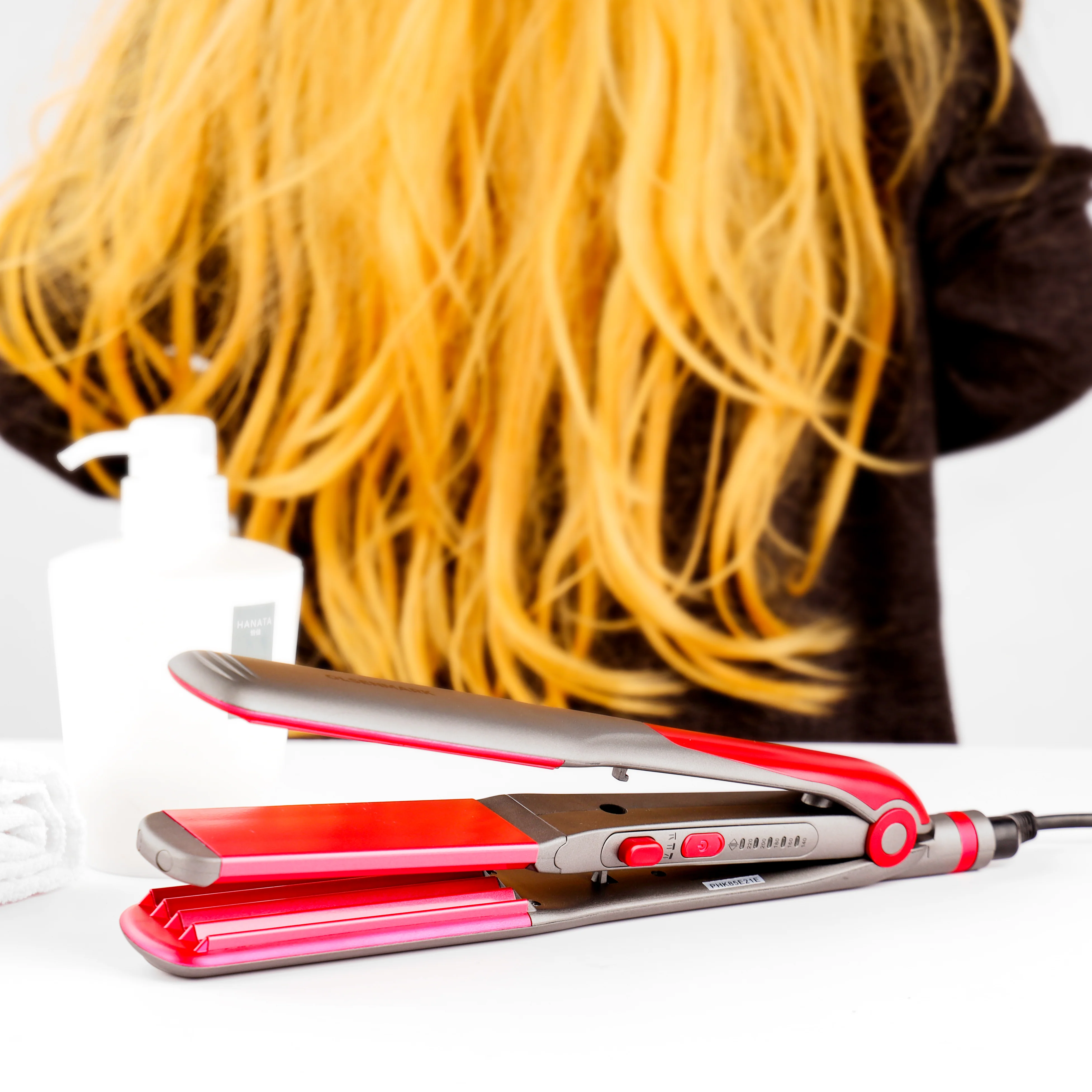 Olsenmark OMH4085 2 in 1 Hair Straightener 55W | wide floating plate & temperature range 120-220°C| heat control, 360° swivel cord, for straight & wave styling| - Image 4