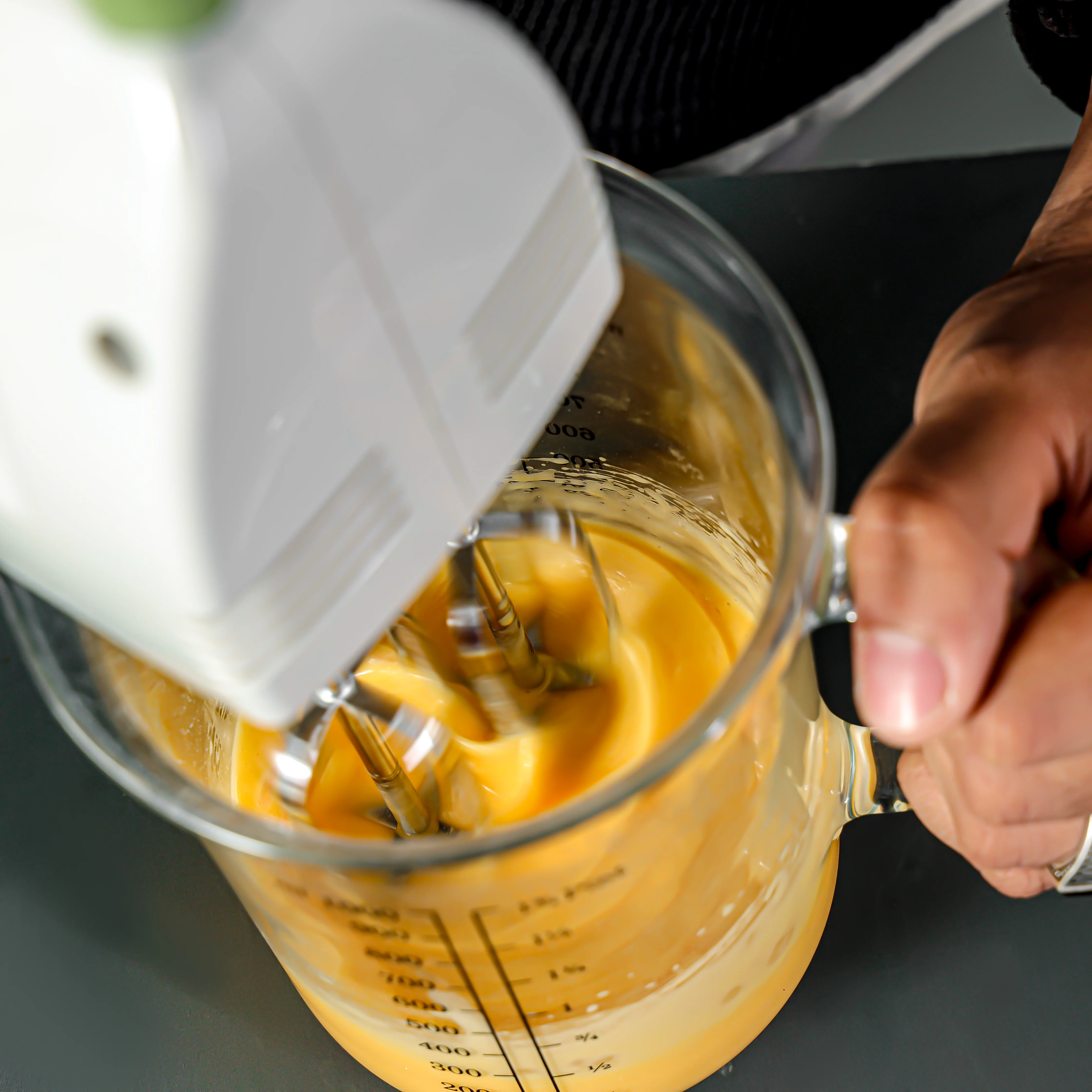 Olsenmark OMHM2276 Hand Mixer 160W | 5 speed control, durable design & stainless-steel beaters| dough hooks, ideal for mixing, whipping cream, and kneading dough| - Image 4