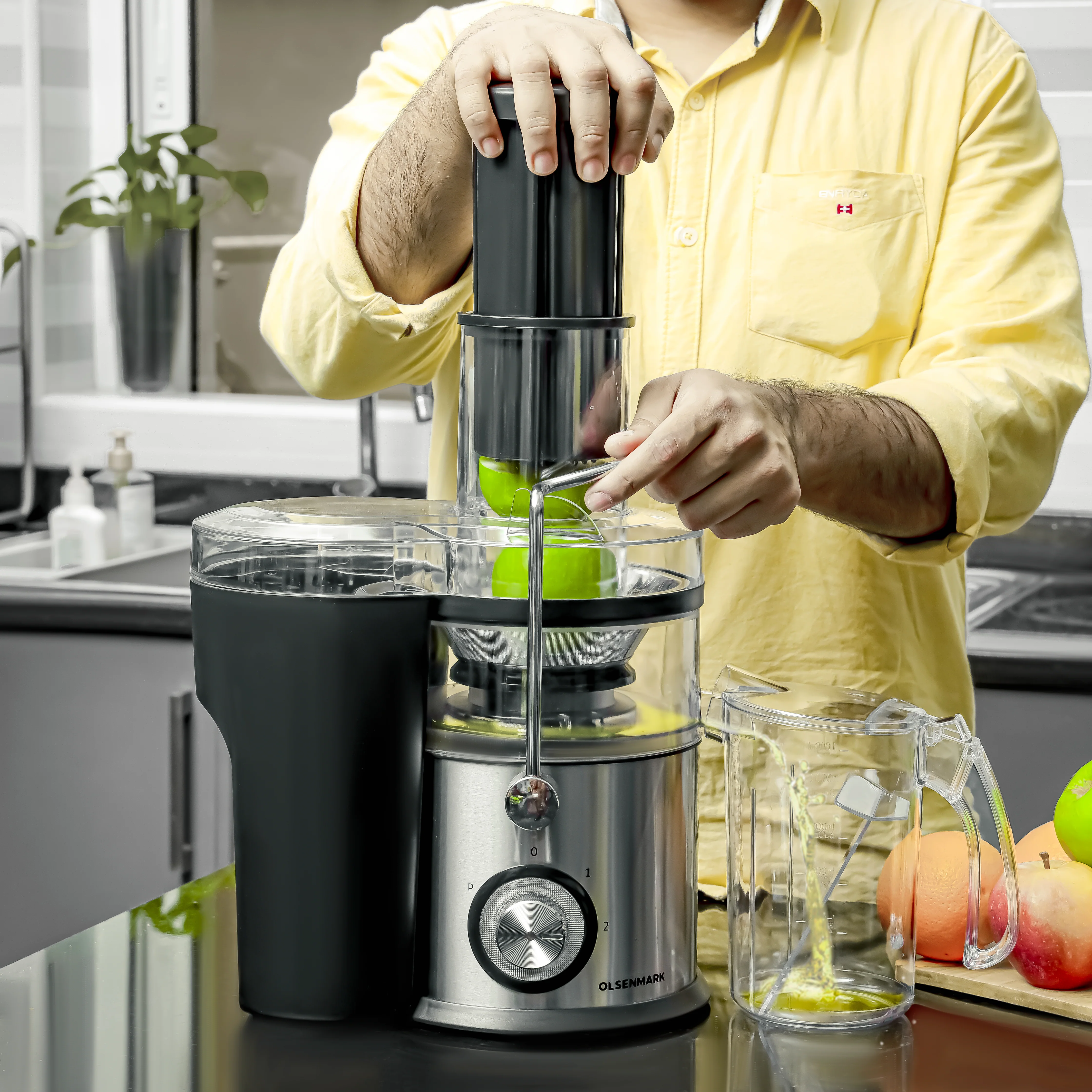 Olsenmark OMJE2234 4-in-1 Juice Extractor 800W| stainless steel filter, blender with grinder and chopper| 85mm wide feed tube, 2 speed control and safety lock design| - Image 4