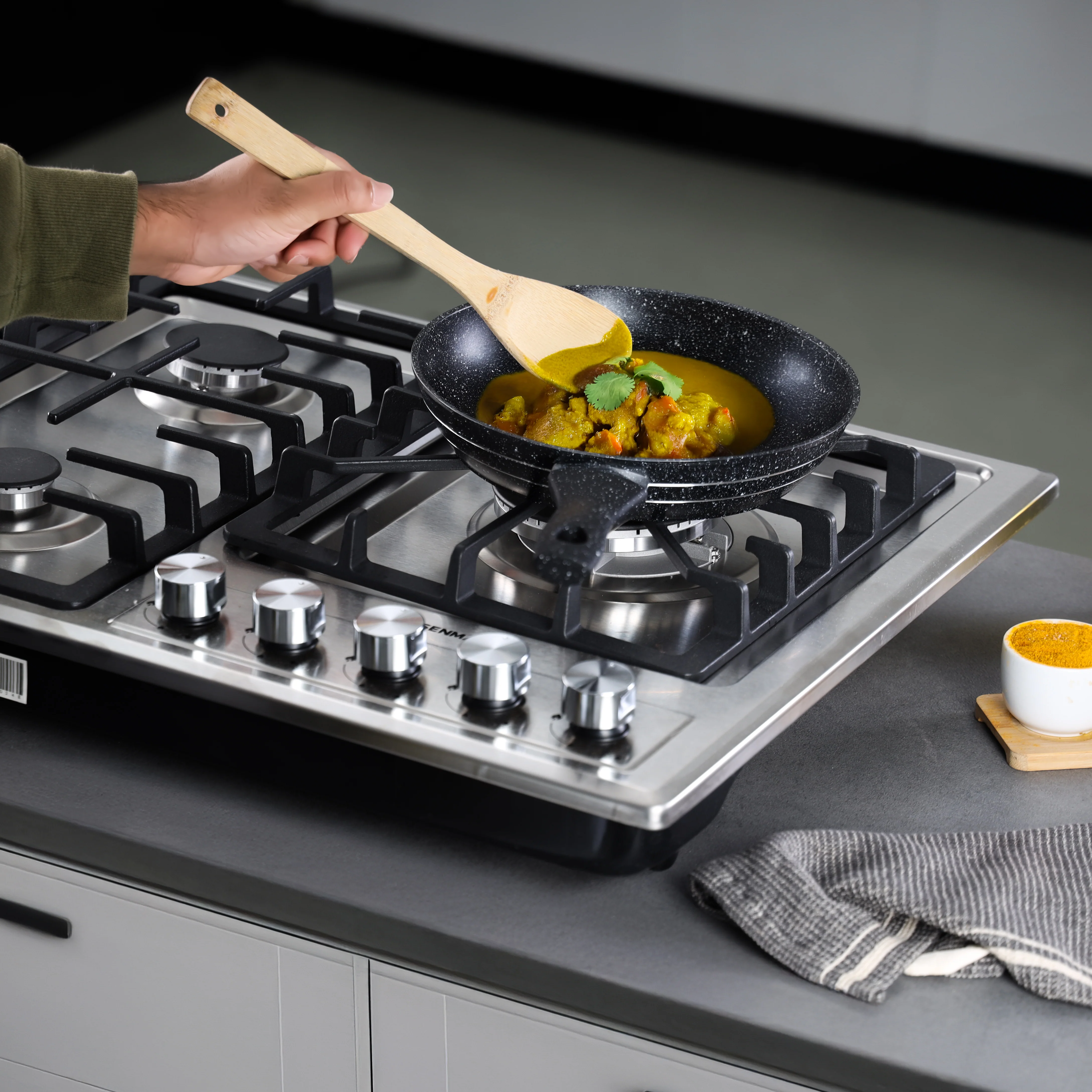 Olsenmark OMK7034 5 in 1 Gas Hob| five burners, stainless steel panel and heavy cast iron pan | auto impulse ignition, LPG compatibility and free gas hose pipe| - Image 4