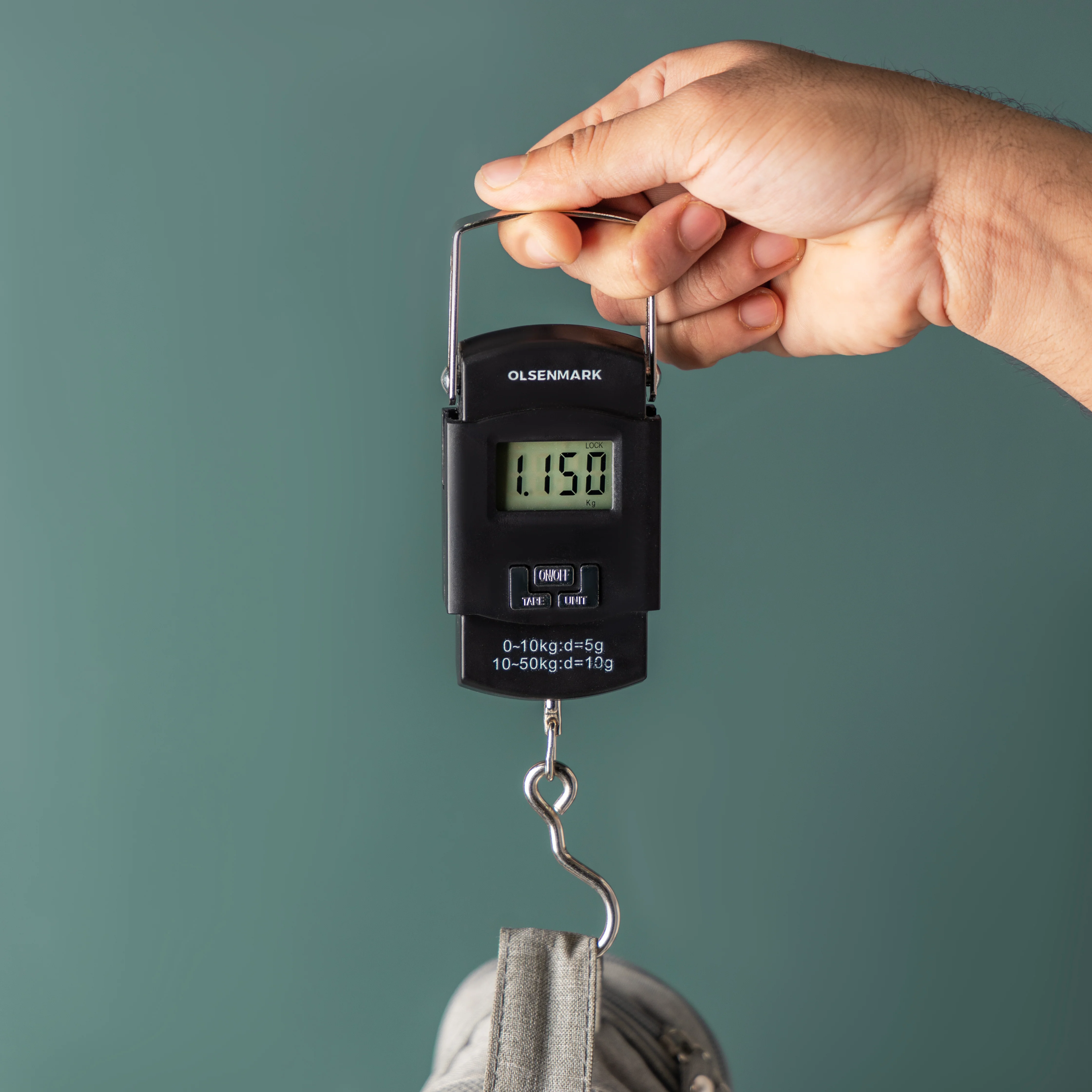 Olsenmark OMLS7036 Digital Luggage Scale| accurately measures up to 50kg, featuring a clear LCD display, compact design| tare function & portable lightweight construction - Image 2