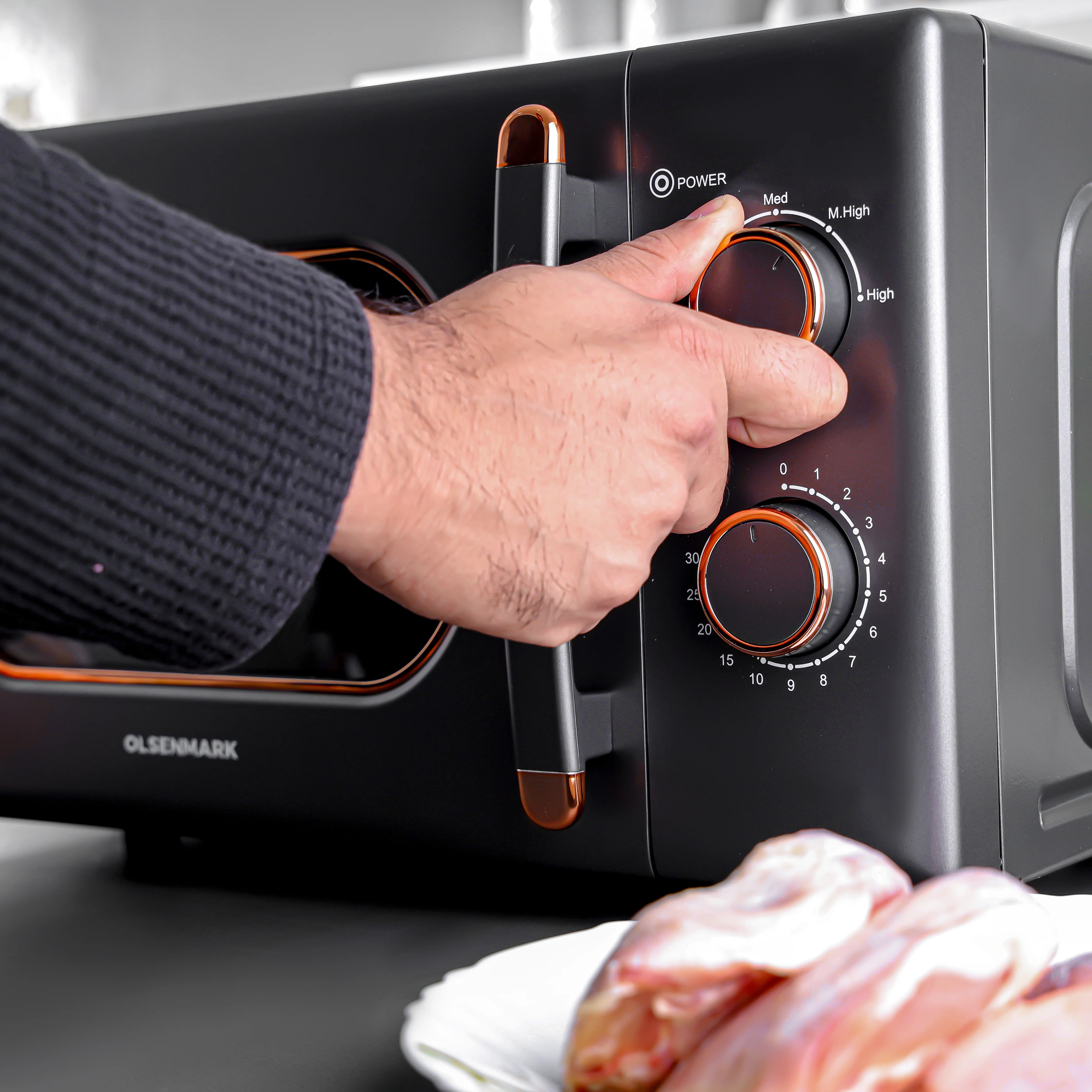 Olsenmark OMMO2260 20L Solo Microwave Oven| 1150W and 20L Digital Microwave Oven 1150W with multiple power levels| Timer Switch Control, LED display and defrost| - Image 3