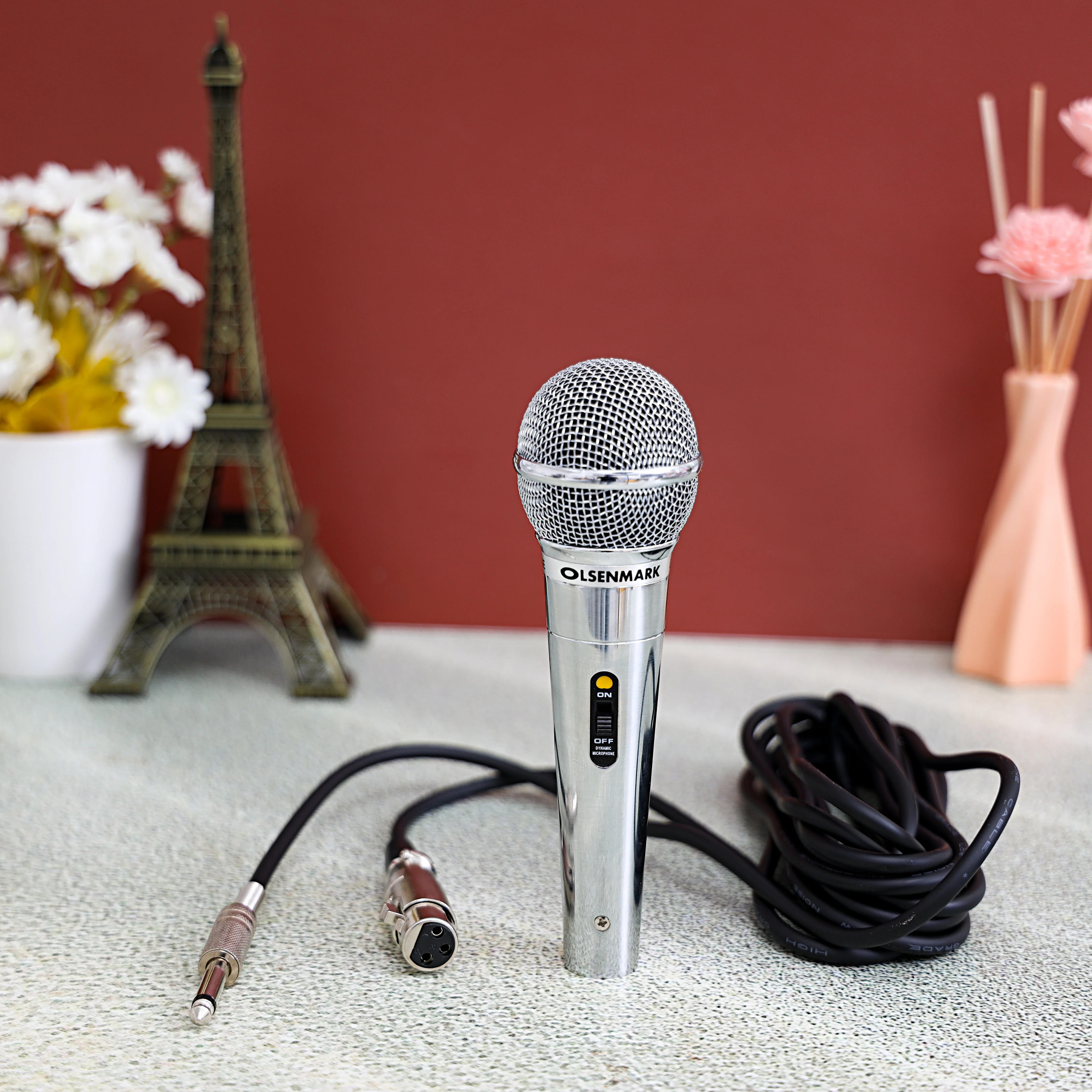 Olsenmark OMMP1215 Professional Dymic Micronaphone| for karaoke and stage with excellent sound reproduction| durable metal body and clear, stable wired vocal performance| - Image 4
