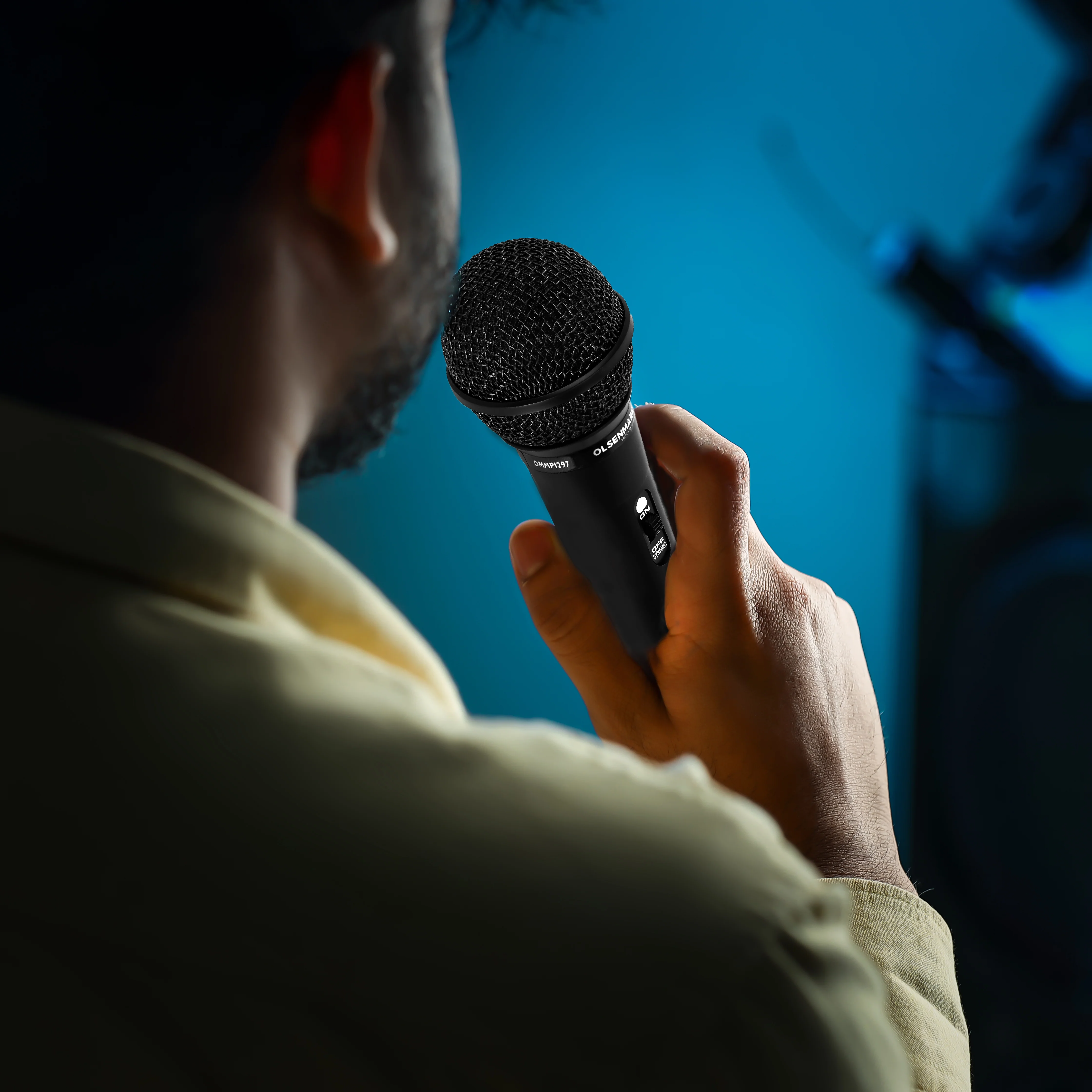 Olsenmark OMMP1297 Uni-directional Dynamic Microphone| wide frequency response with high sensitivity| clear vocal output, durable metal body and no battery required operation| - Image 4
