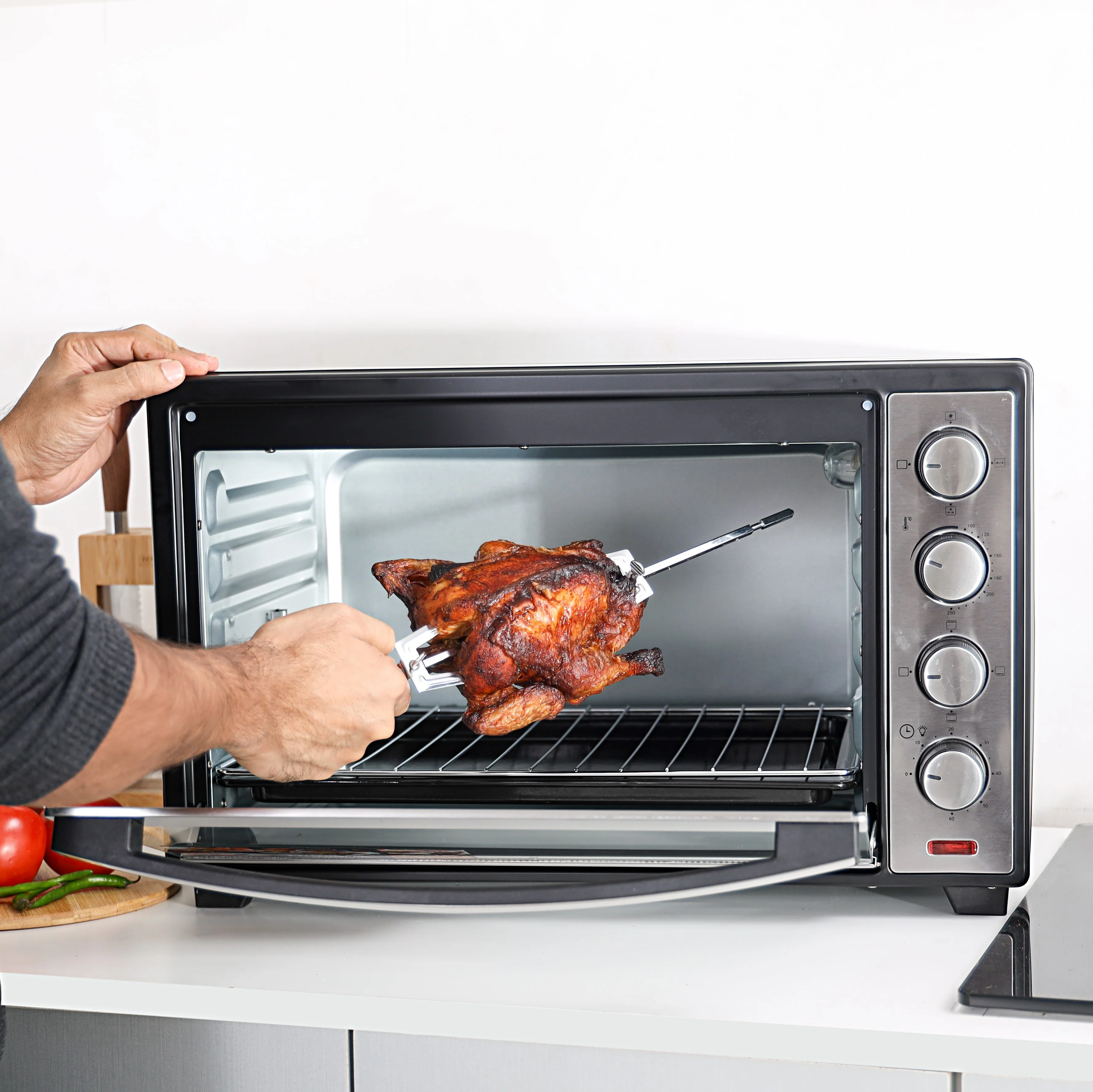 Olsenmark OMO2141 48L Electric Oven| 2000W power with rotisserie and convection functions| 60-minute timer, 100–250°C adjustable temperature, and 4 heating modes| - Image 5