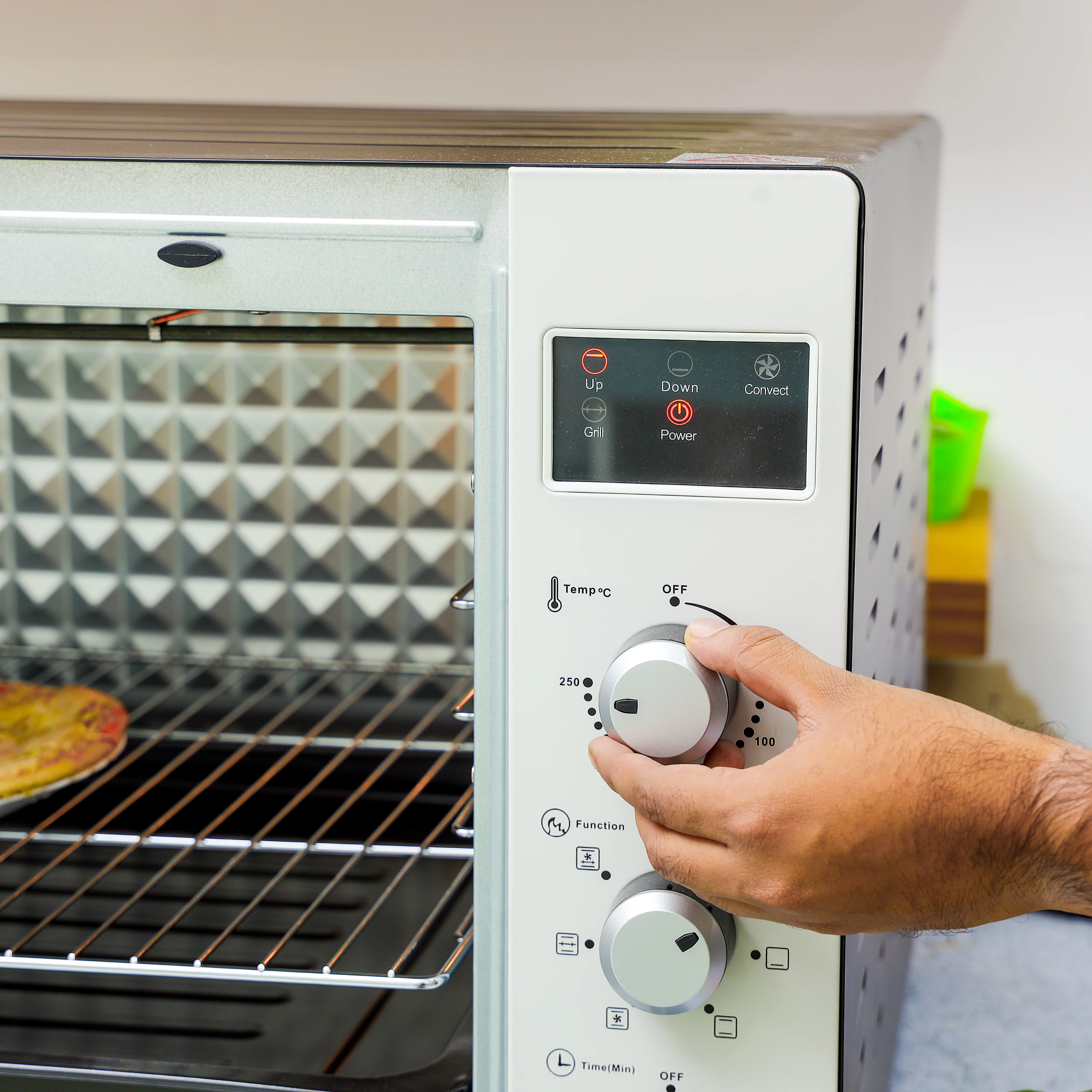 Olsenmark OMO7004 150L Electric Oven| 2800W power with convection and rotisserie 7 functions knob| 120-minute timer, 70–250°C temperature control, and inner lamp| - Image 3