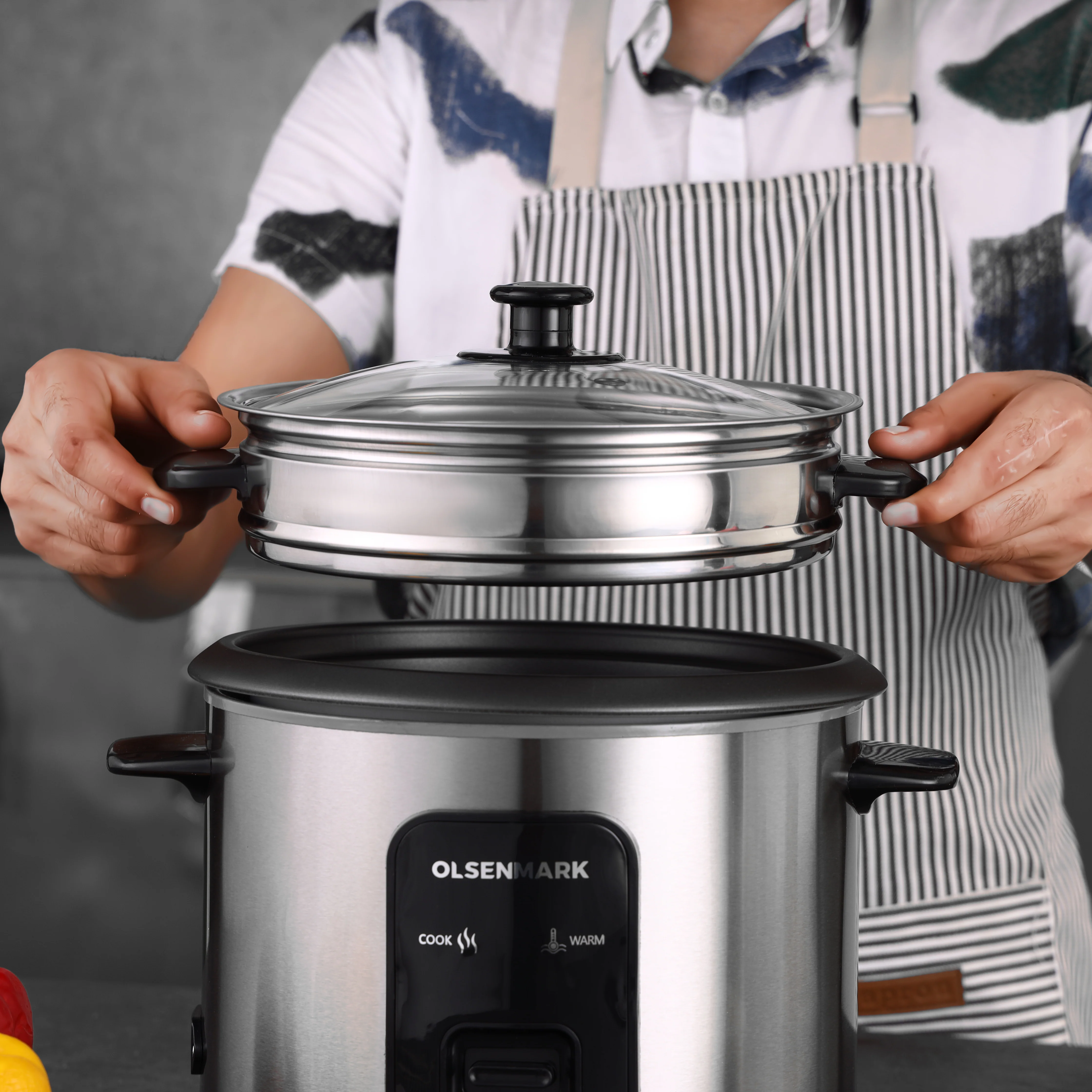 Olsenmark OMRC2122 1.8L Rice Cooker| 700W power with non-stick inner pot and stainless-steel steam tray| glass lid & 3-in-1 cook, steam and keep warm functions| - Image 3