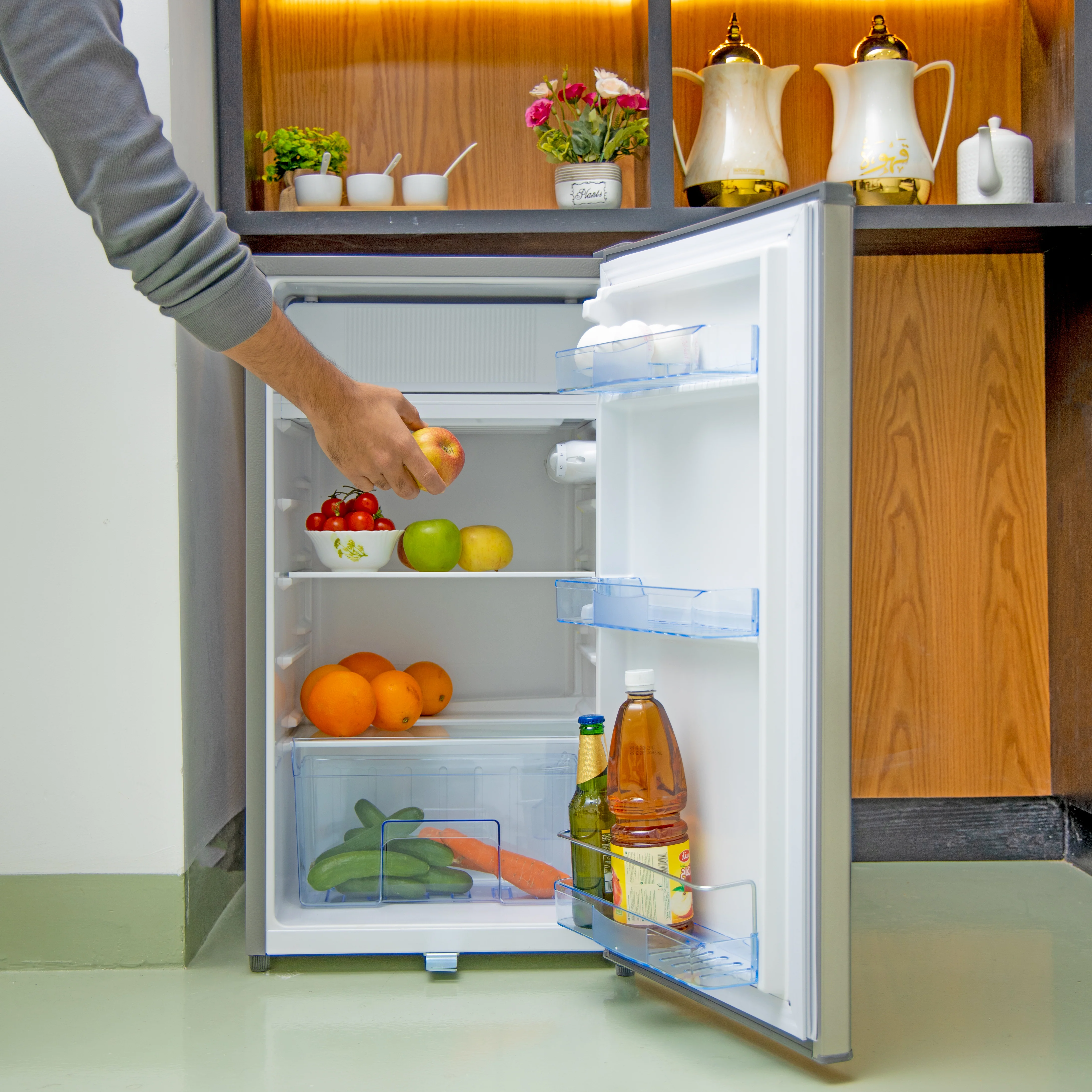 Olsenmark OMRF5001-110L 110L Single Door Refrigerator| adjustable thermostat, lock & key and toughened glass shelves| vegetable drawer and R600a cooling system| - Image 4