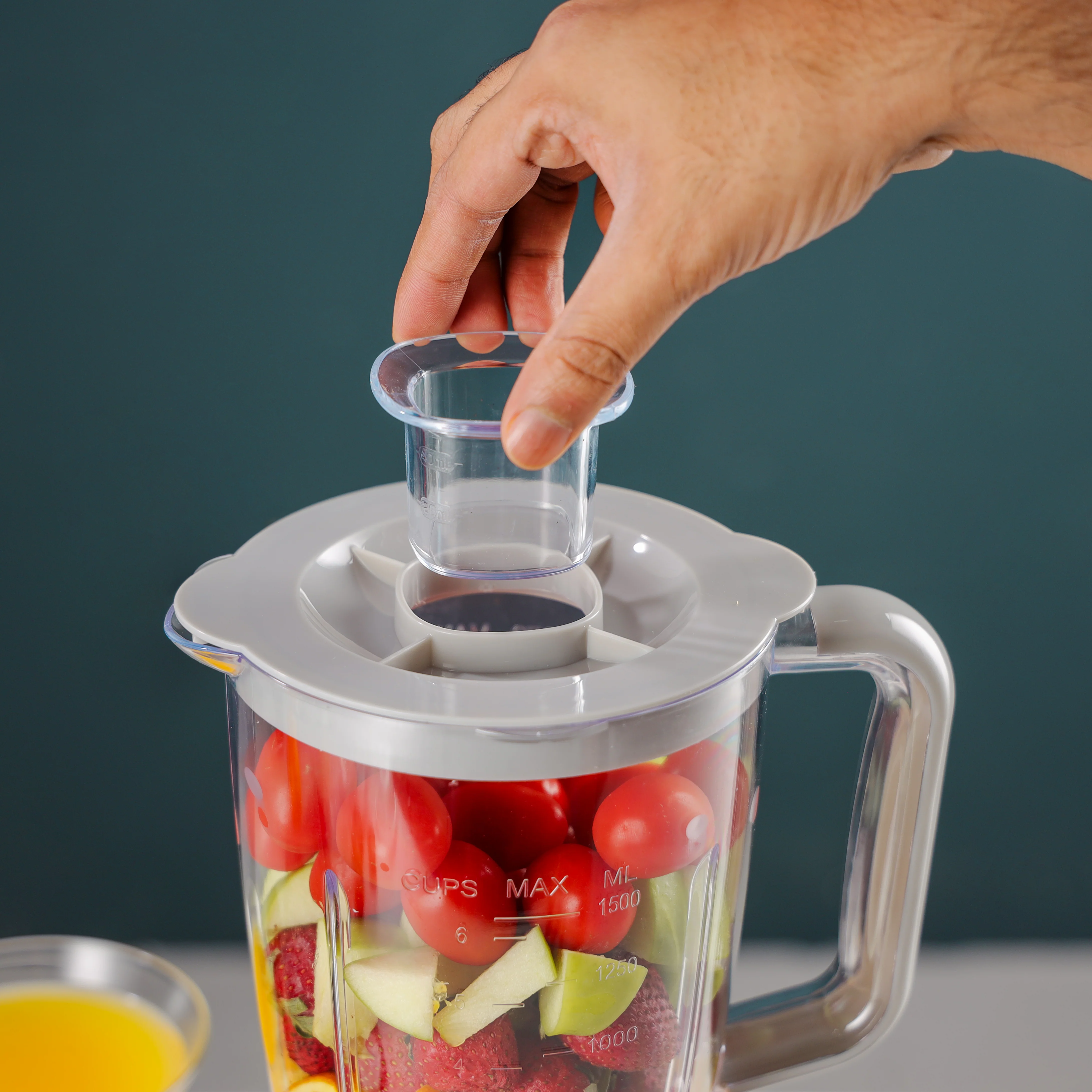 Olsenmark OMSB2361 2-in-1 Blender | 300W with 1.5L jar, stainless-steel blades & 2-speed control| pulse function, and mini grinder for coffee, nuts, and spices| - Image 3
