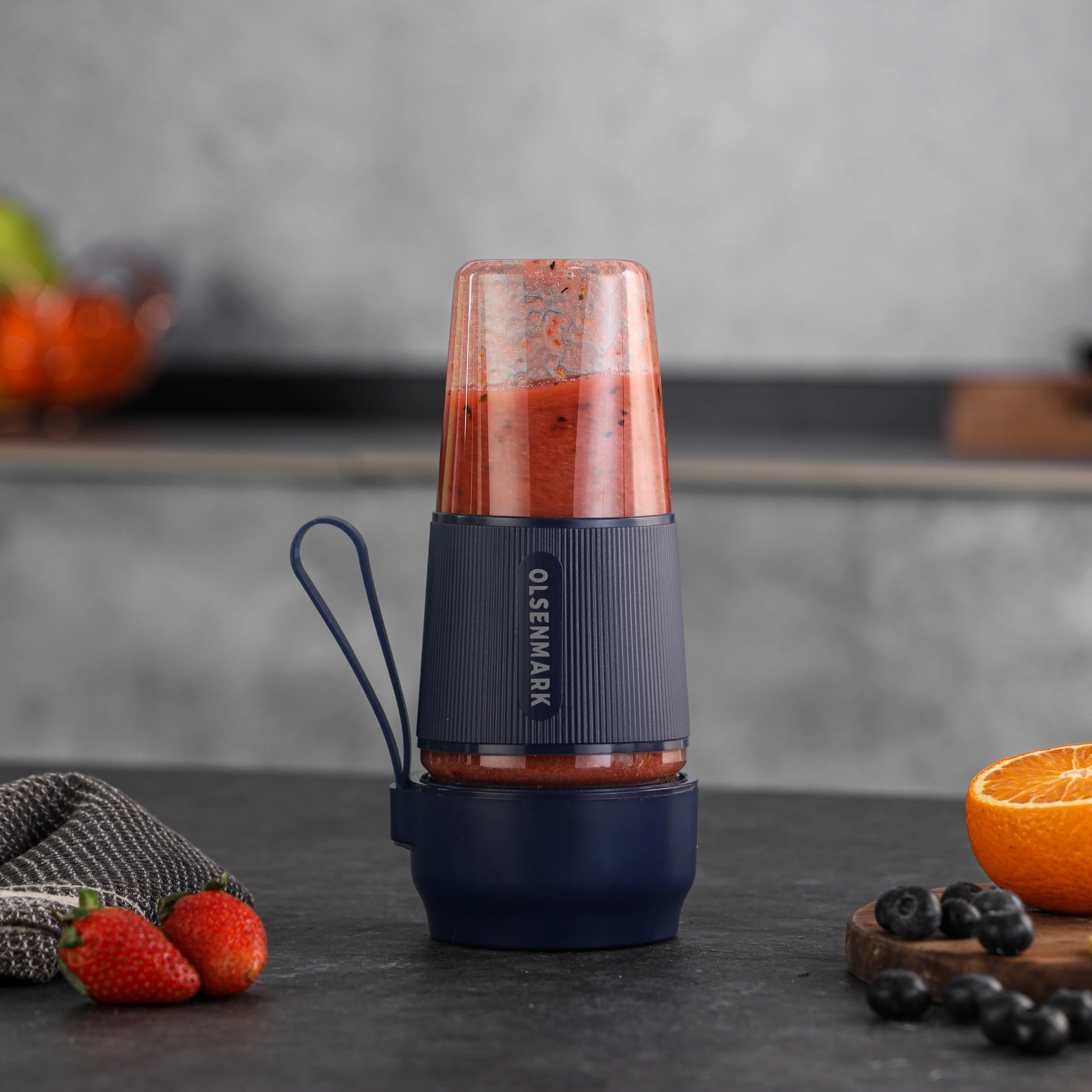 Olsenmark OMSB2439 Portable Blender 40W| rechargeable battery & 300ml capacity| for fresh smoothies & juices| featuring compact travel design & easy one-touch operation| - Image 4