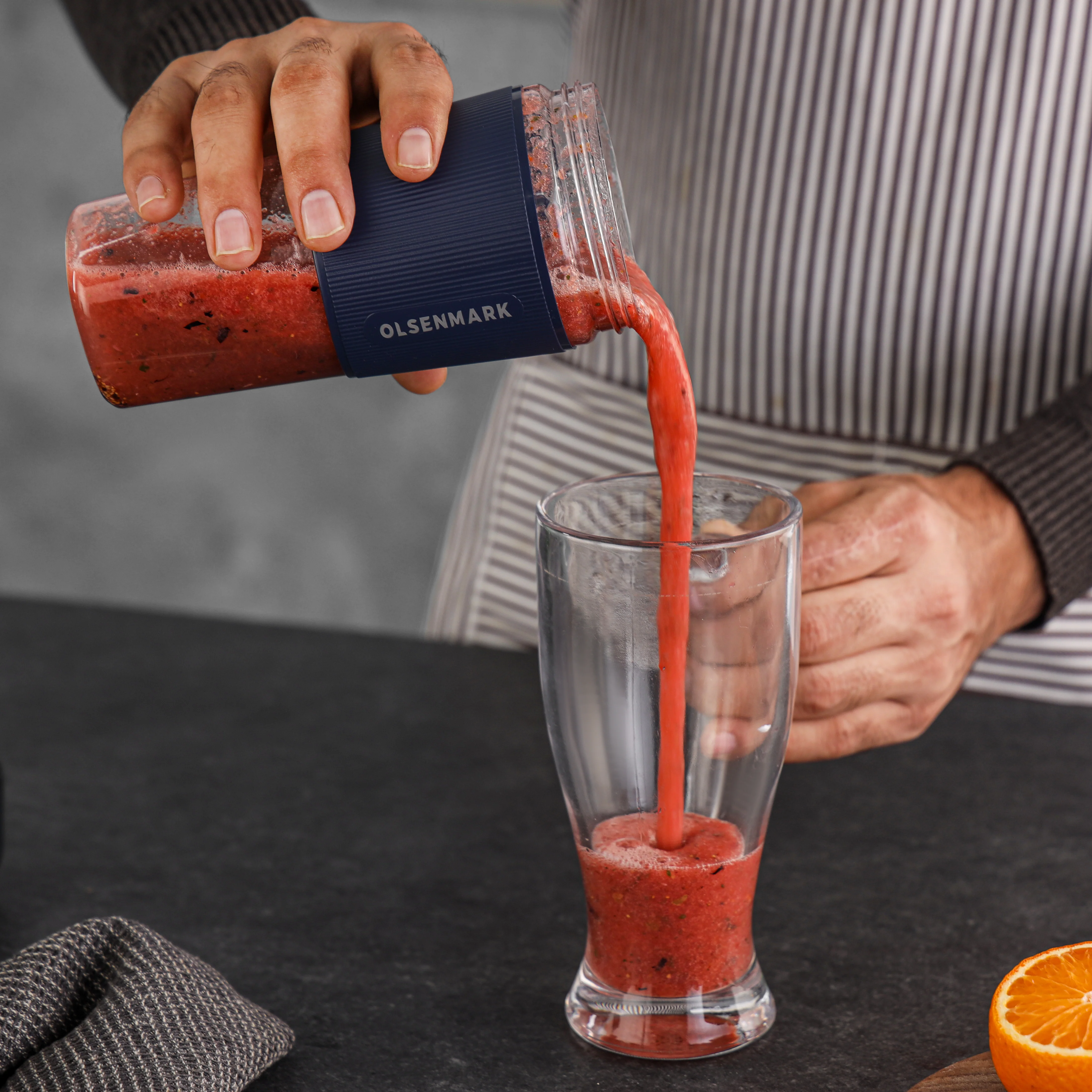 Olsenmark OMSB2439 Portable Blender 40W| rechargeable battery & 300ml capacity| for fresh smoothies & juices| featuring compact travel design & easy one-touch operation| - Image 5