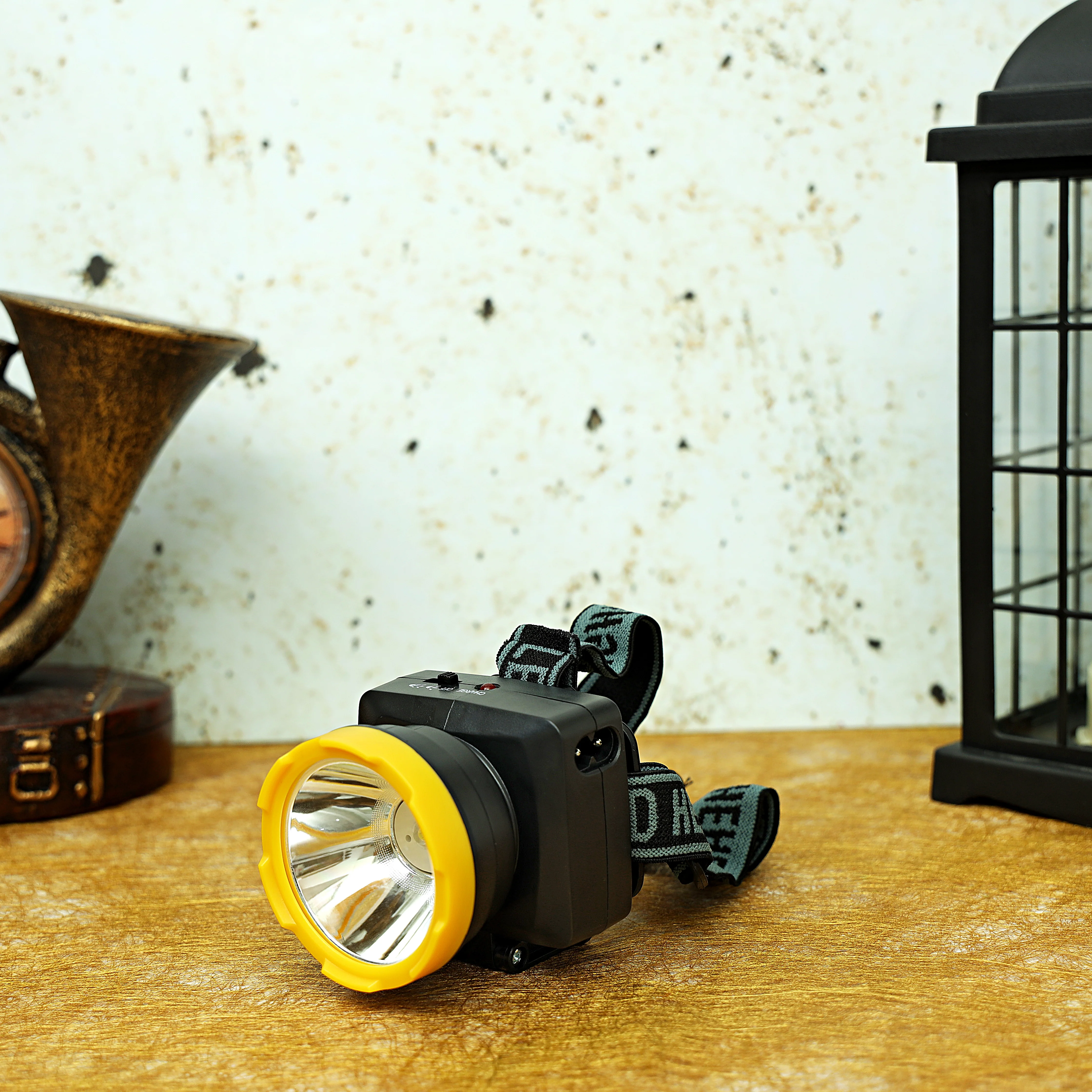 Olsenmark OMSL2671 Rechargeable LED Headlight| powerful 3W high-brightness lamp with durable design| long-lasting rechargeable battery & comfortable hands-free lighting| - Image 2