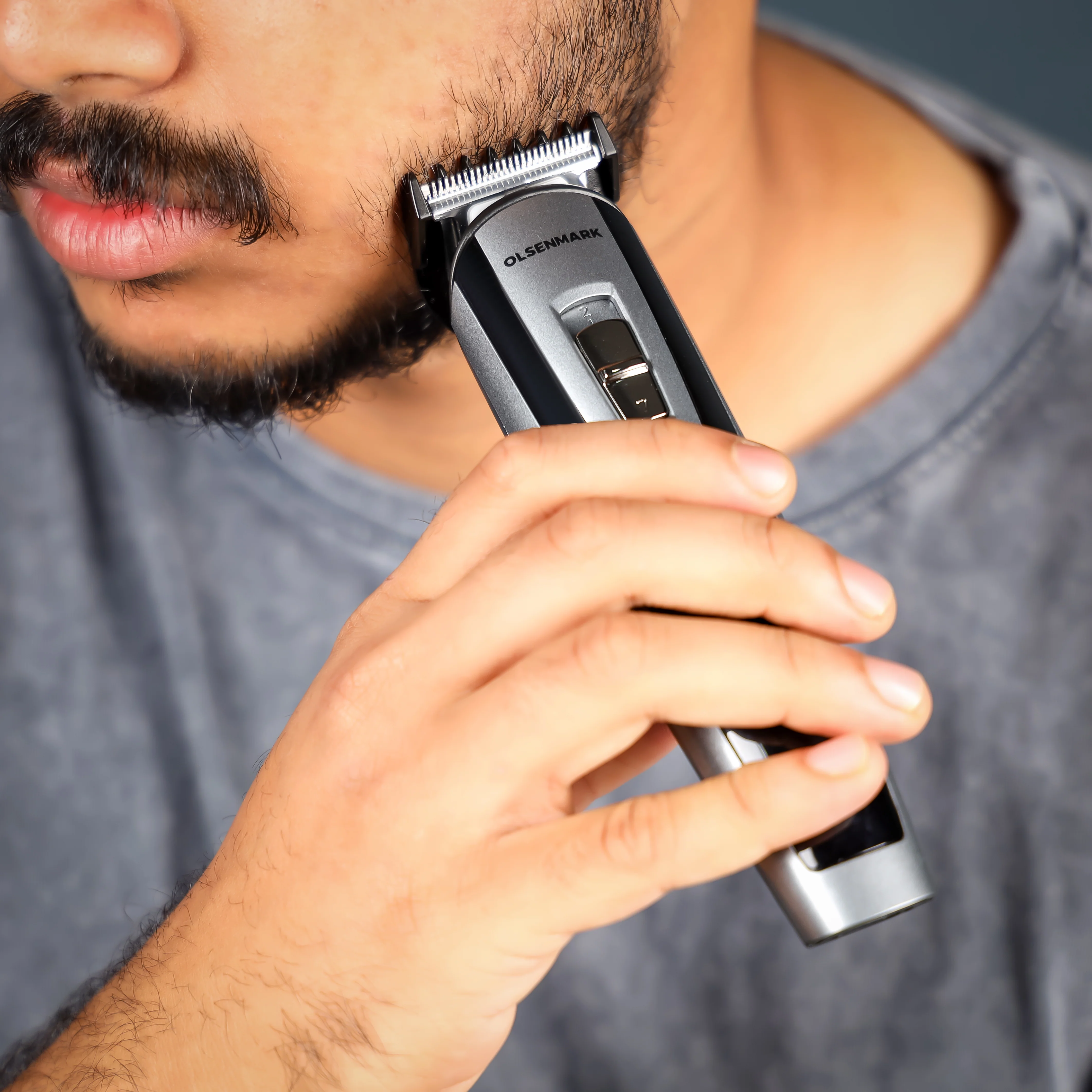 Olsenmark OMTR4038 Rechargeable Trimmer| Cordless with Stainless Steel Blades & 4 Detachable Combs| 30 Min Runtime, Precision Length Control, Ni-Cd Battery Pro| - Image 2