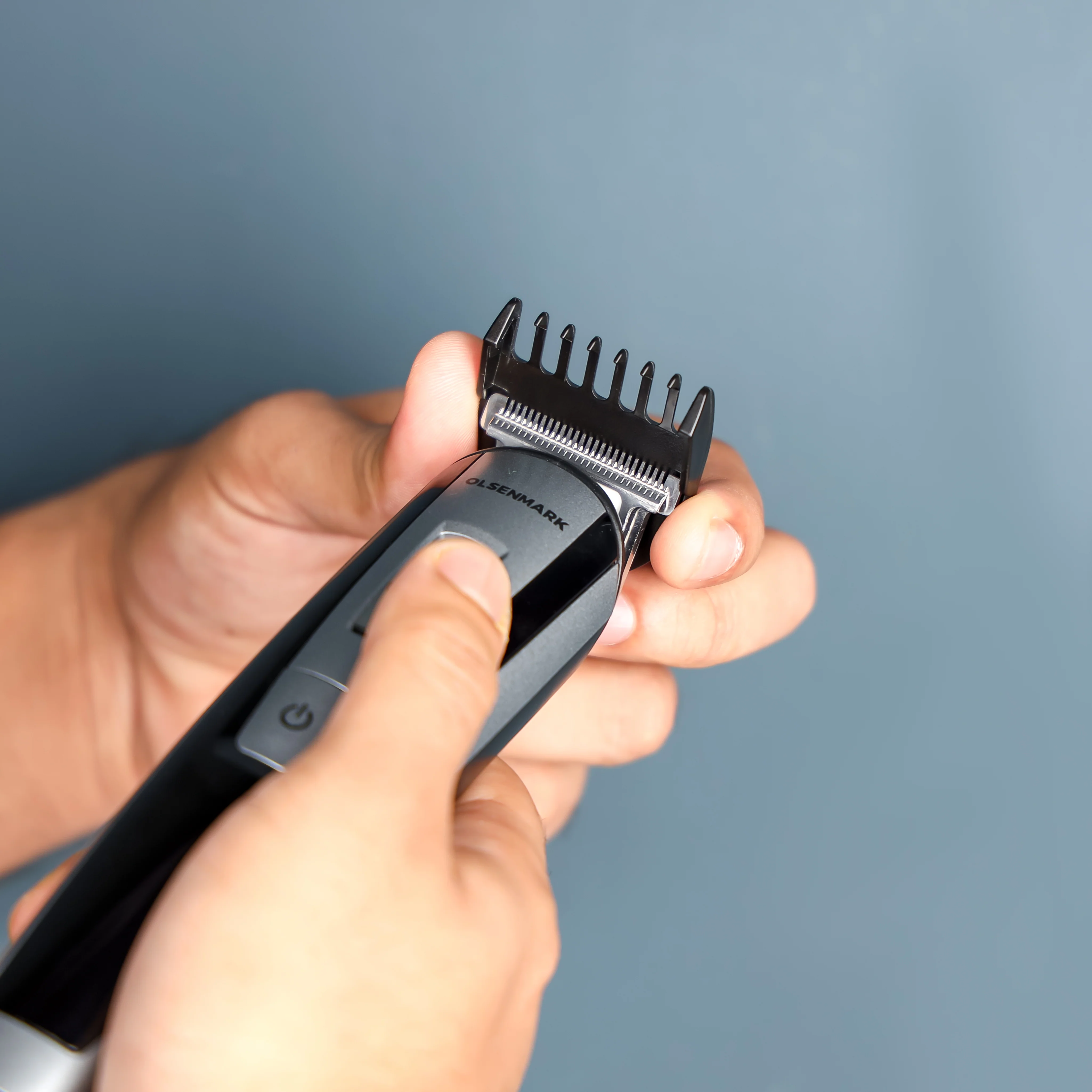 Olsenmark OMTR4038 Rechargeable Trimmer| Cordless with Stainless Steel Blades & 4 Detachable Combs| 30 Min Runtime, Precision Length Control, Ni-Cd Battery Pro| - Image 3